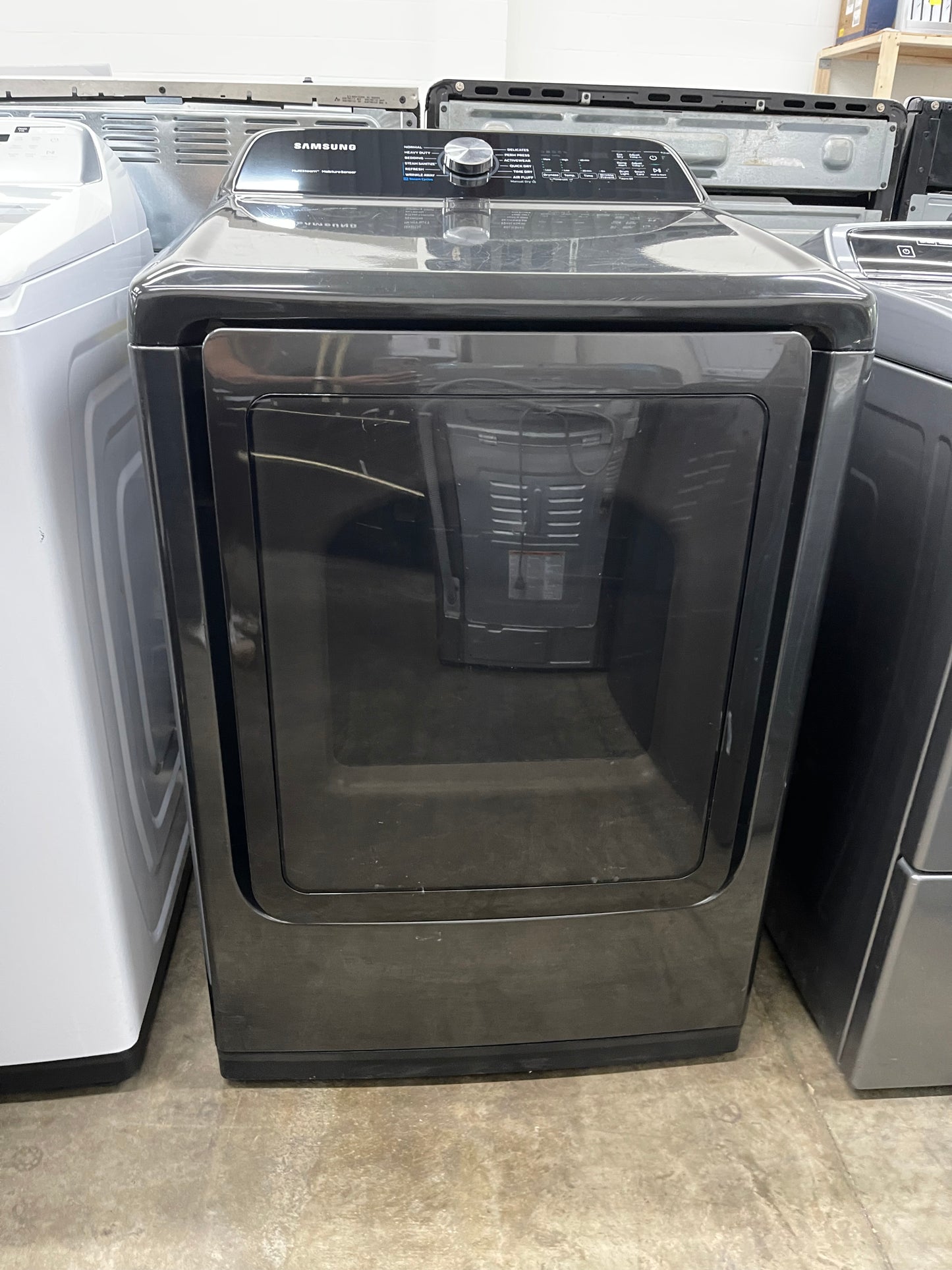 Samsung DVE50R5400V/A3  

7.4 cu. ft. Electric Dryer with Steam Sanitize+ in Black Stainless Steel