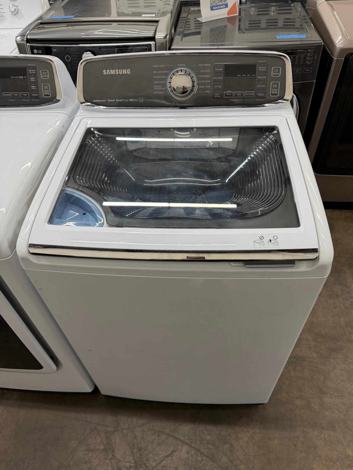 Samsung WA52M7750AW/A4 – 5.2 Cu. Ft. Top Load Washer and Samsung DVE52M7750W/A3 – 7.4 Cu. Ft. Electric Dryer