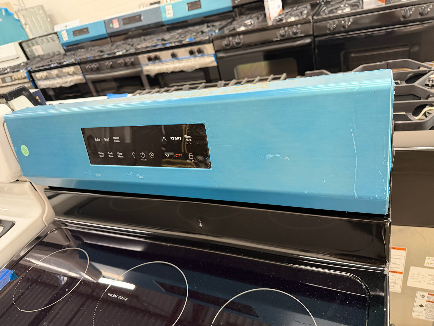 Frigidaire 30-in Glass Top 5 burners 5.3-cu ft Freestanding Electric Range ( Fingerprint Resistant Stainless Steel )
Model #FCRE306LAF