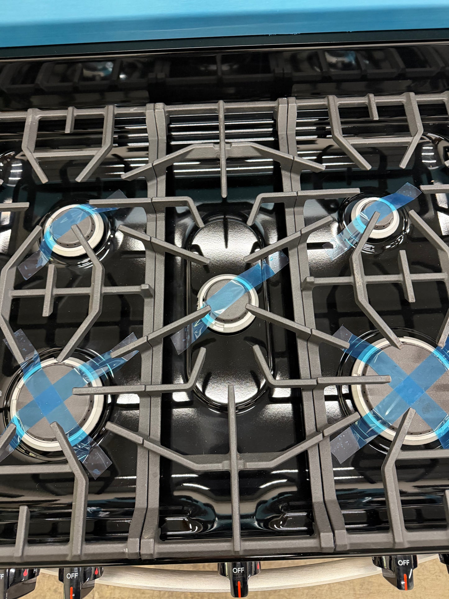 Frigidaire 30-in 5 Burners 5.1-cu ft Freestanding Gas Range in Stainless Steel-Model # FCRG3052BS