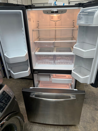 GE 33in  French Door Refrigerator Model: GNS22ESEBFSS
