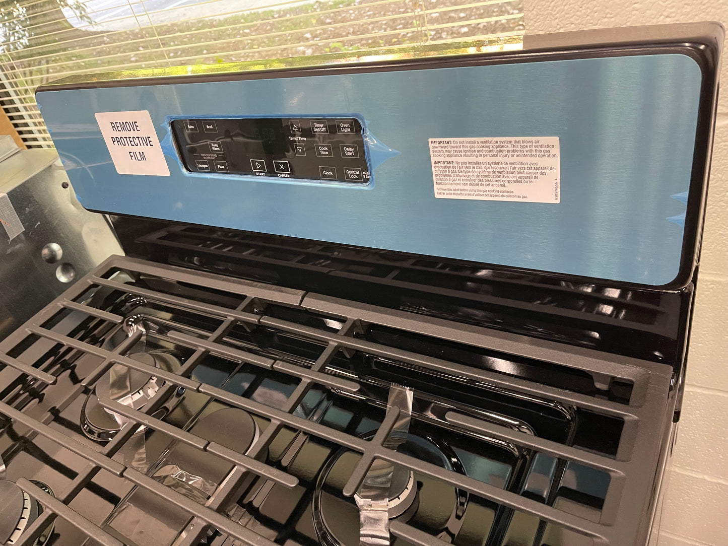 Whirlpool  WFG505M0MS
30 Inch Freestanding Gas Range with 5 Sealed Burners, 5.1 cu. ft. Capacity, SpeedHeat Burners, Frozen Bake™, Keep Warm, Broiler Drawer, and Star-K: Stainless Steel