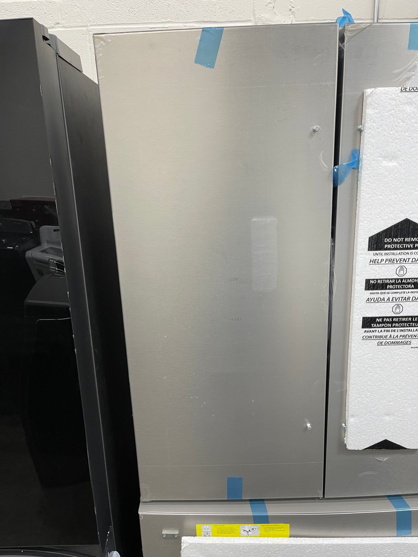 Frigidaire 28.8-cu ft 3-Door French Door Refrigerator With Ice Maker with Water Dispenser in Stainless Steel-Model #FRFN2813AF