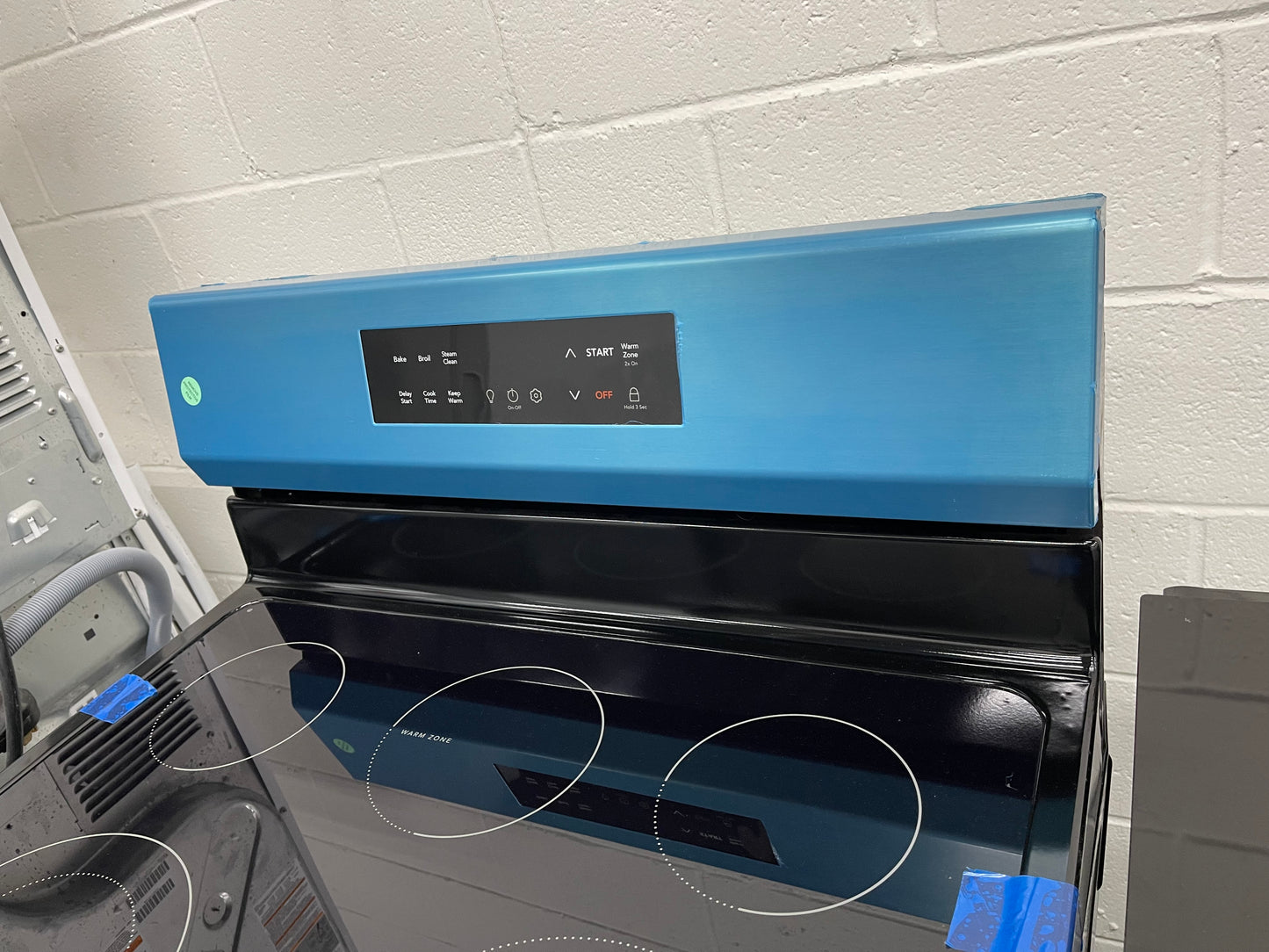 Frigidaire FCRE3062AS
30 Inch Freestanding Electric Range with 5 Elements, 5.3 cu. ft. Capacity