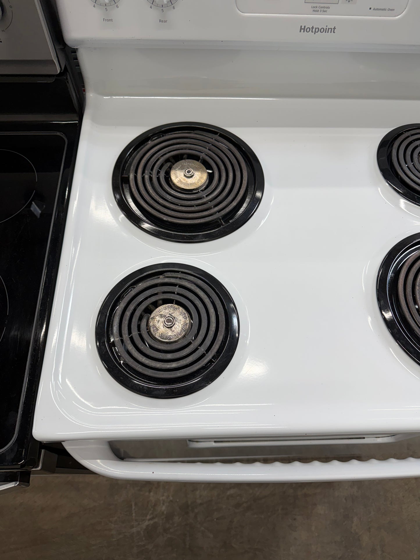 Hotpoint  RBS360DMWW
30 Inch Freestanding Electric Range with 5.0 Cu. Ft. Oven Capacity, Storage Drawer, Cooktop Indicator Light, Sensi-Temp, and Porcelain Cooktop: White