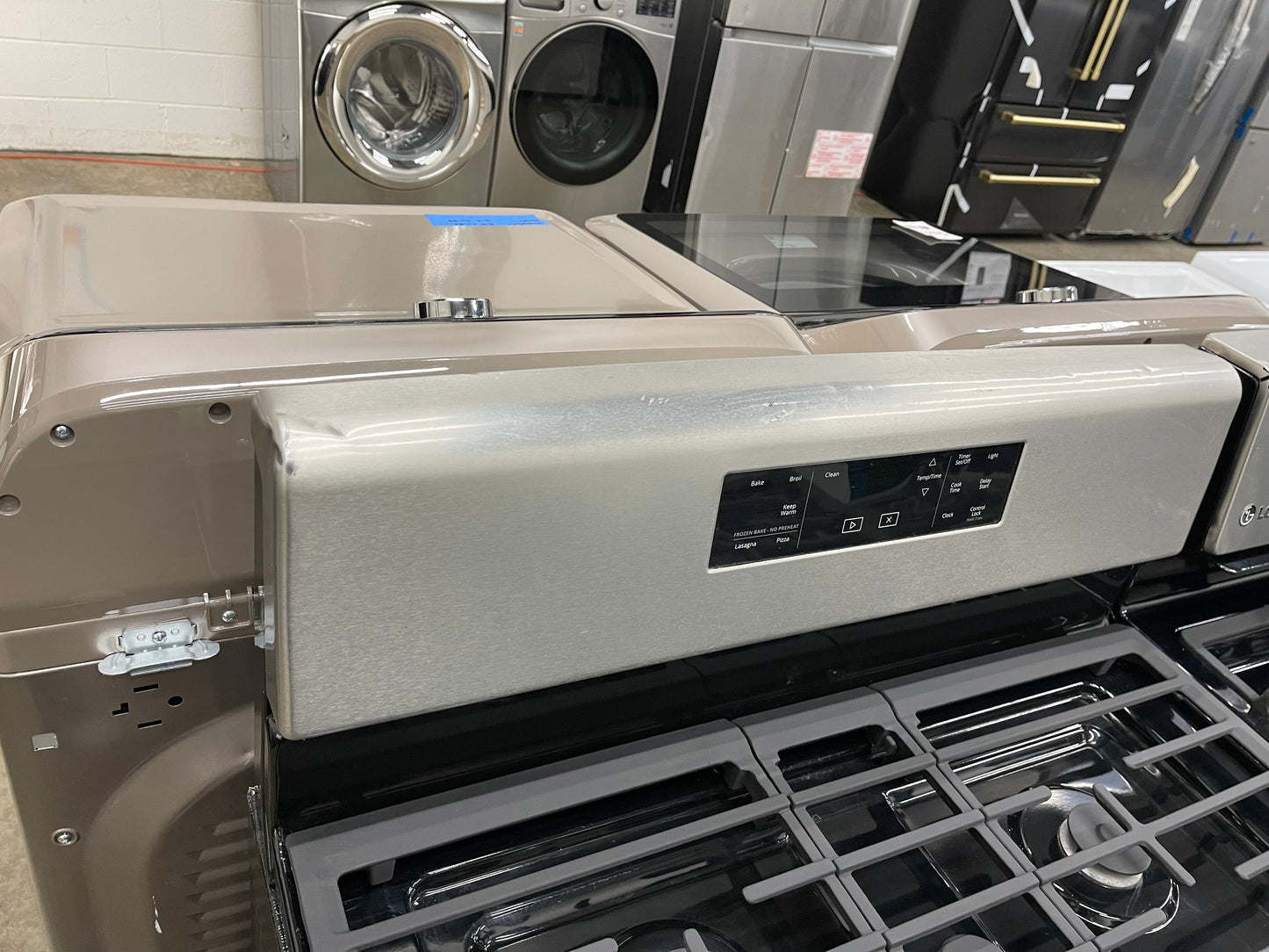 Whirlpool  WFG525S0HS
30 Inch Freestanding Gas Range with Frozen Bake Technology, SpeedHeat Burner, SpillGuard™ Cooktop, Center Oval Burner, Temperature Sensor, Closed Door Broiling, Control Lock and Self-Cleaning: Black-on-Stainless