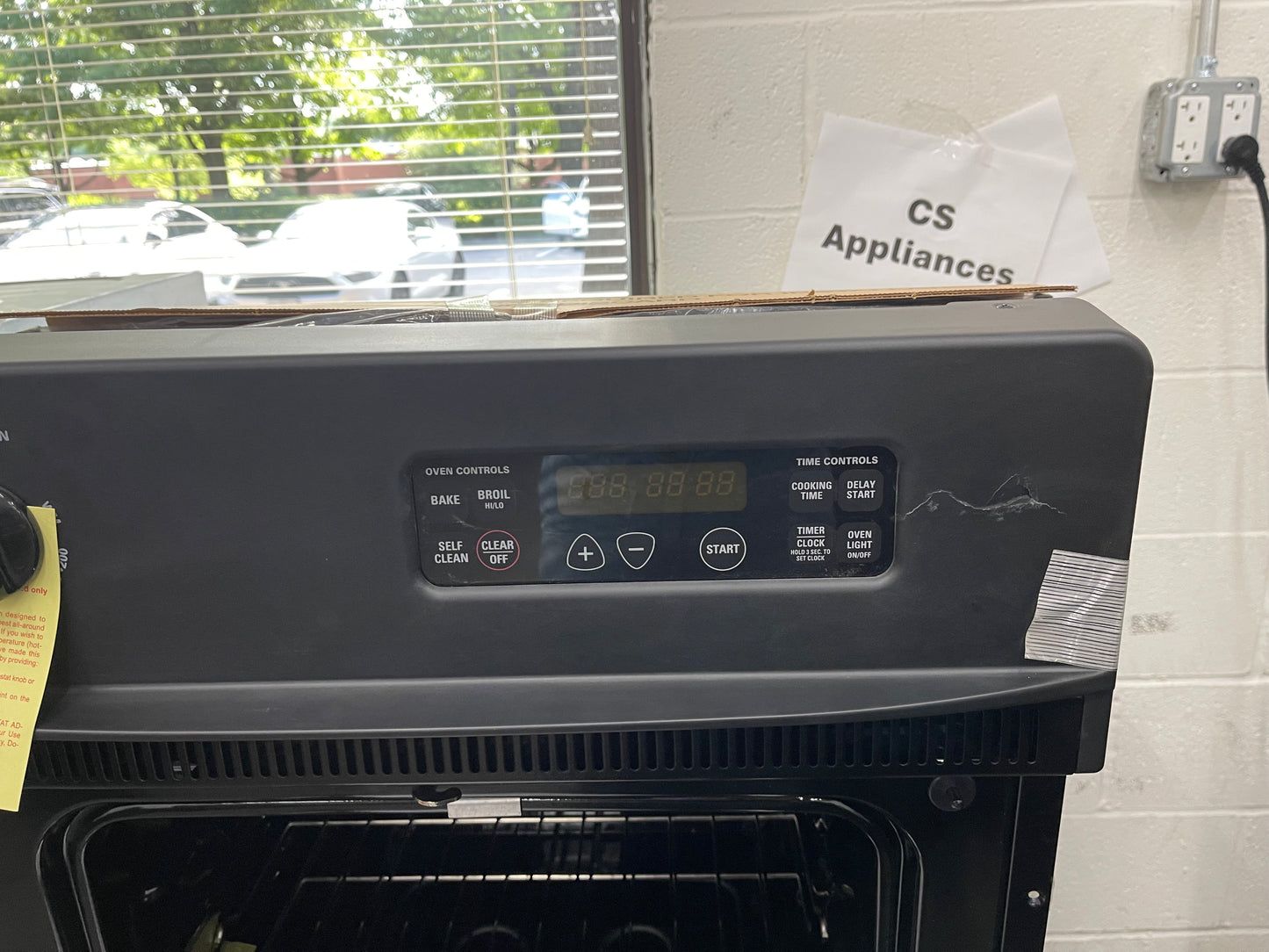GE  JRP28BJBB
24 Inch Double Electric Wall Oven with 2.7 cu. ft. Upper Oven, SmartSet Controls and and 2.7 cu. ft. Lower Oven: Black