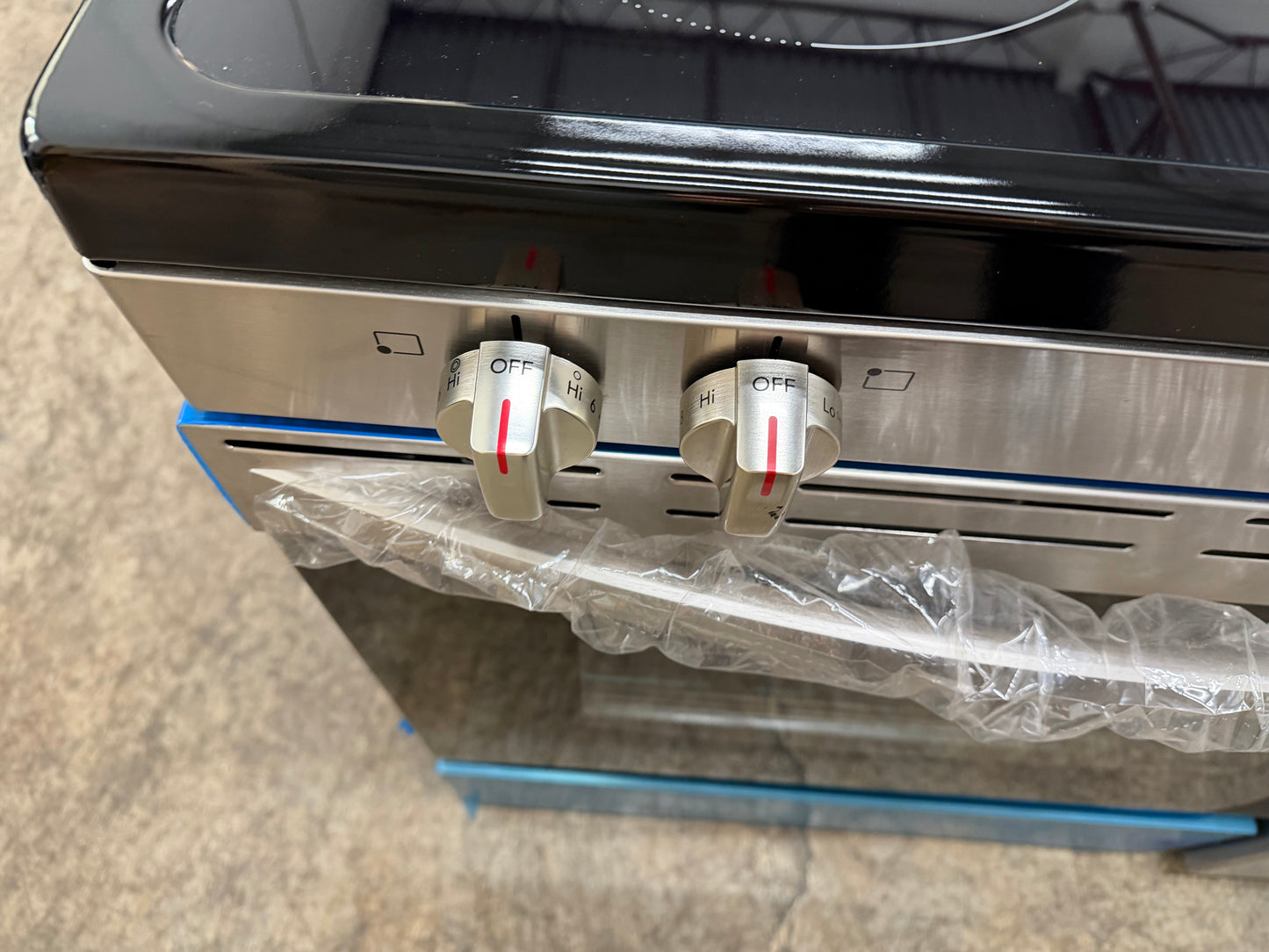 Frigidaire FCRE3062AS
30 Inch Freestanding Electric Range with 5 Elements, 5.3 cu. ft. Capacity