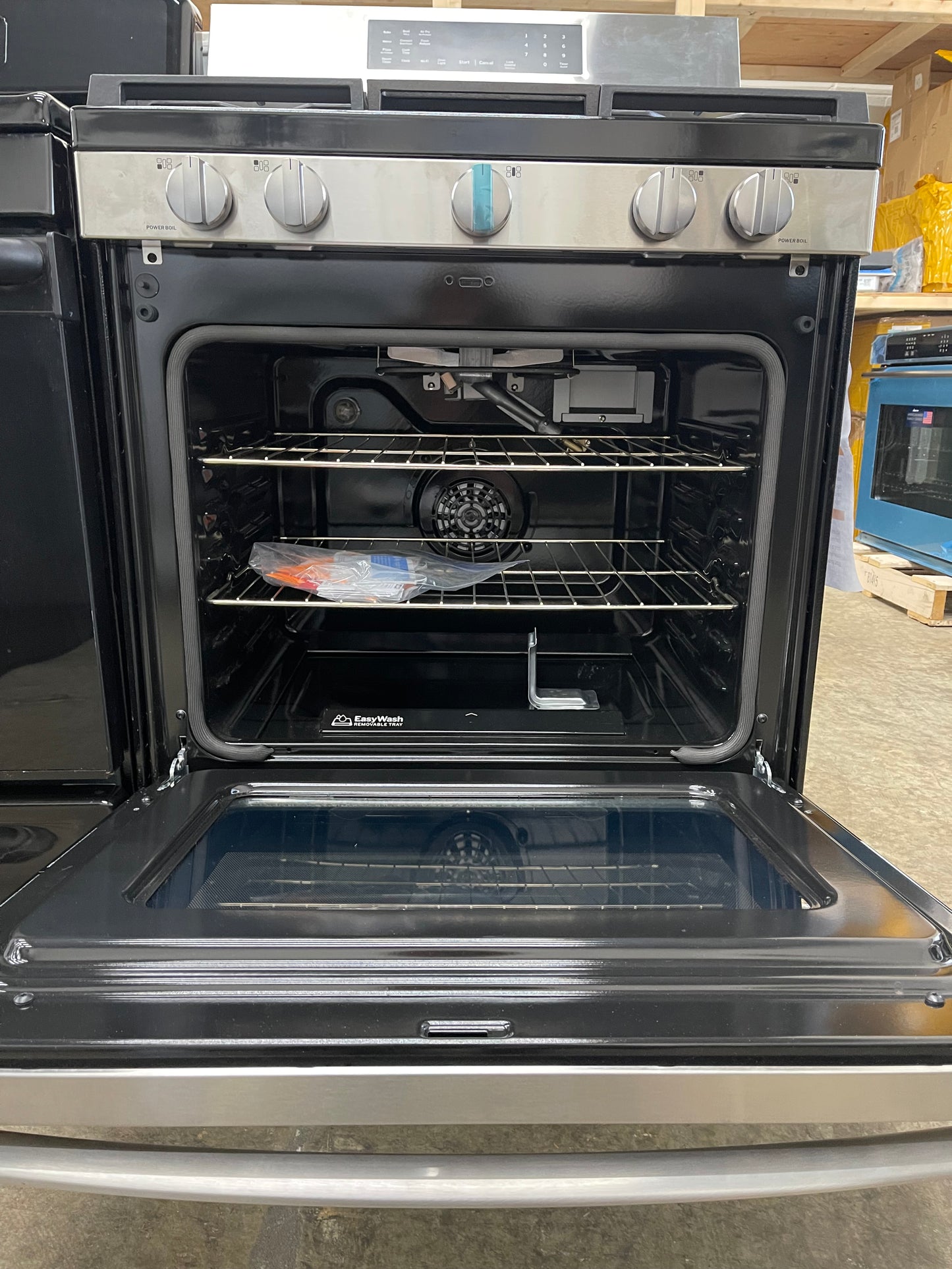 GE  GGF600AVSS
30 Inch Freestanding Gas Smart Range with 5 Sealed Burners, 5.3 cu. ft. Convection Oven, Power Boil Burner, Griddle, Storage Drawer, WiFi, Enhanced Shabbos Mode Built In, and Steam Clean: Stainless Steel