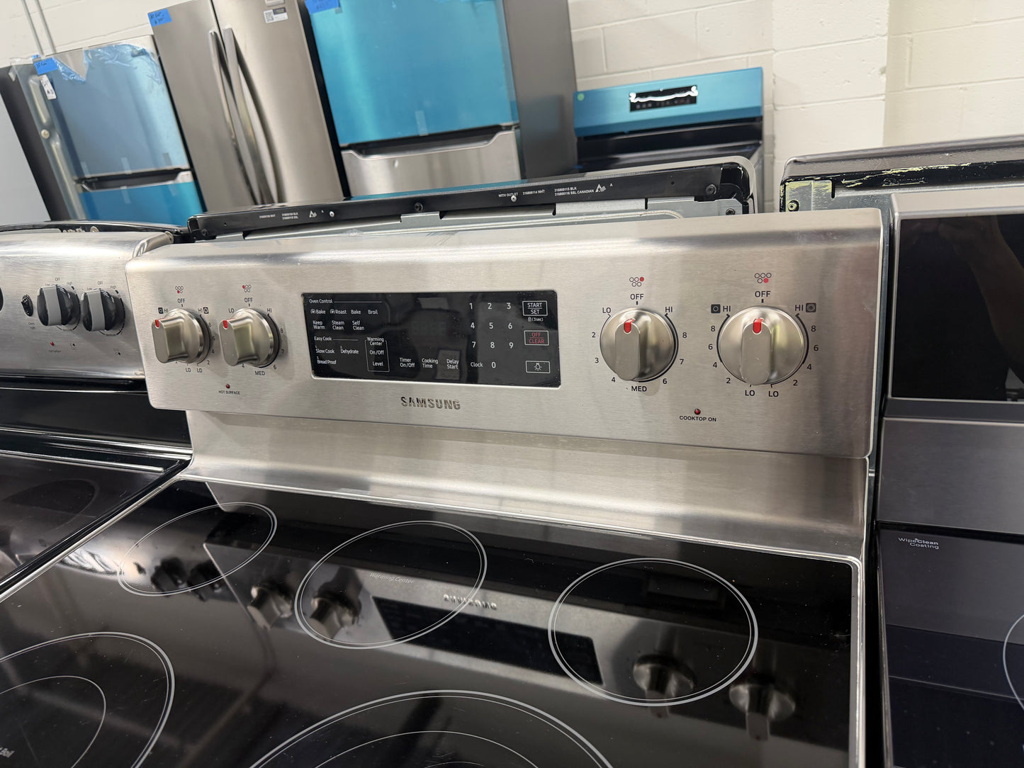 Samsung NE59M4320SS/AA – 5.9 Cu. Ft. Freestanding Electric Range with Convection