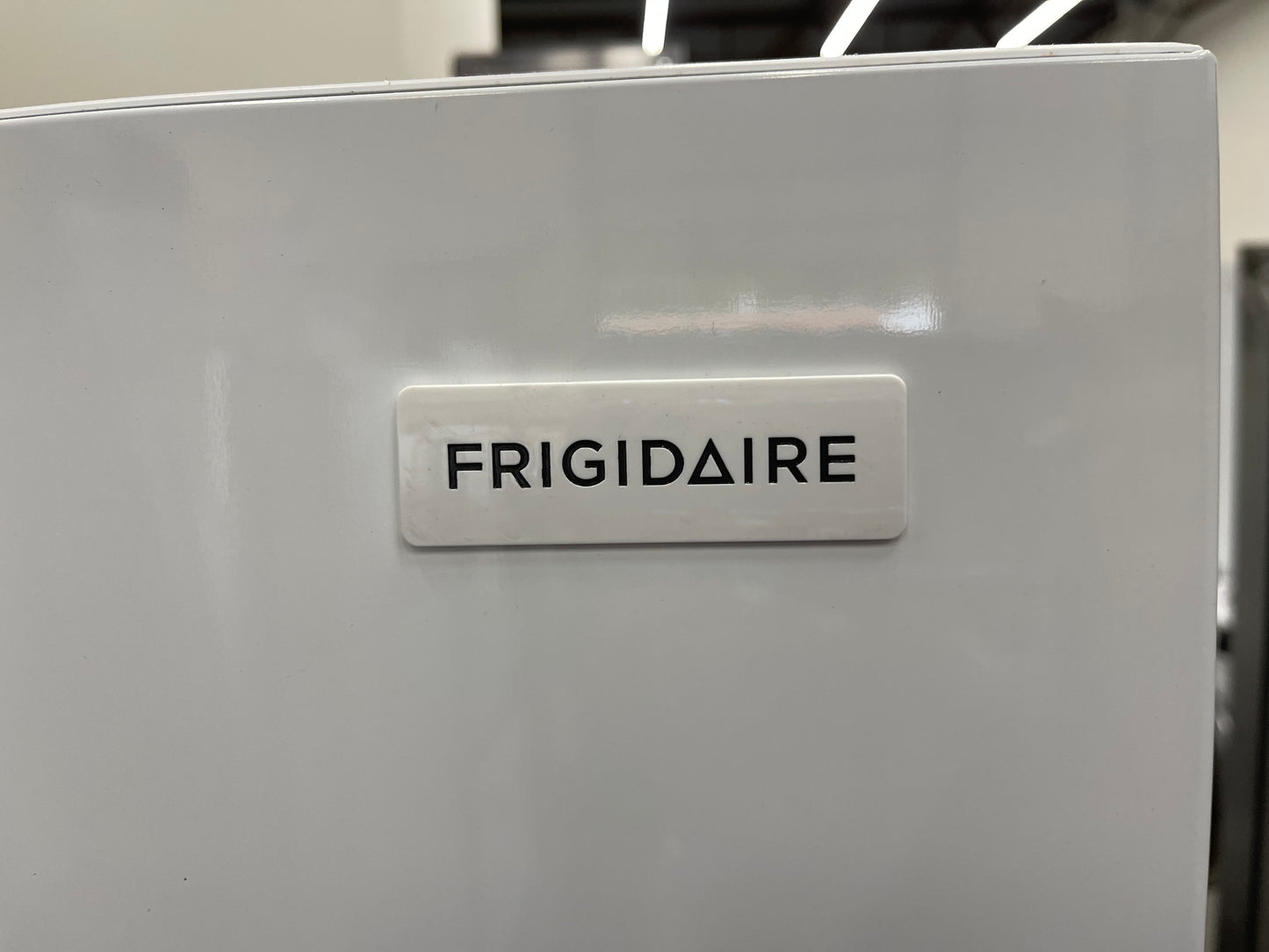 Frigidaire  FFTR1835VW
30 Inch Top Freezer Refrigerator with 18.3 Cu. Ft. Capacity, Adjustable Shelves, Humidity-Controlled Crispers, Half-width Deli Drawer, Gallon Door Bins, Auto-Close Doors, EvenTemp Cooling System, and ADA Compliant: White