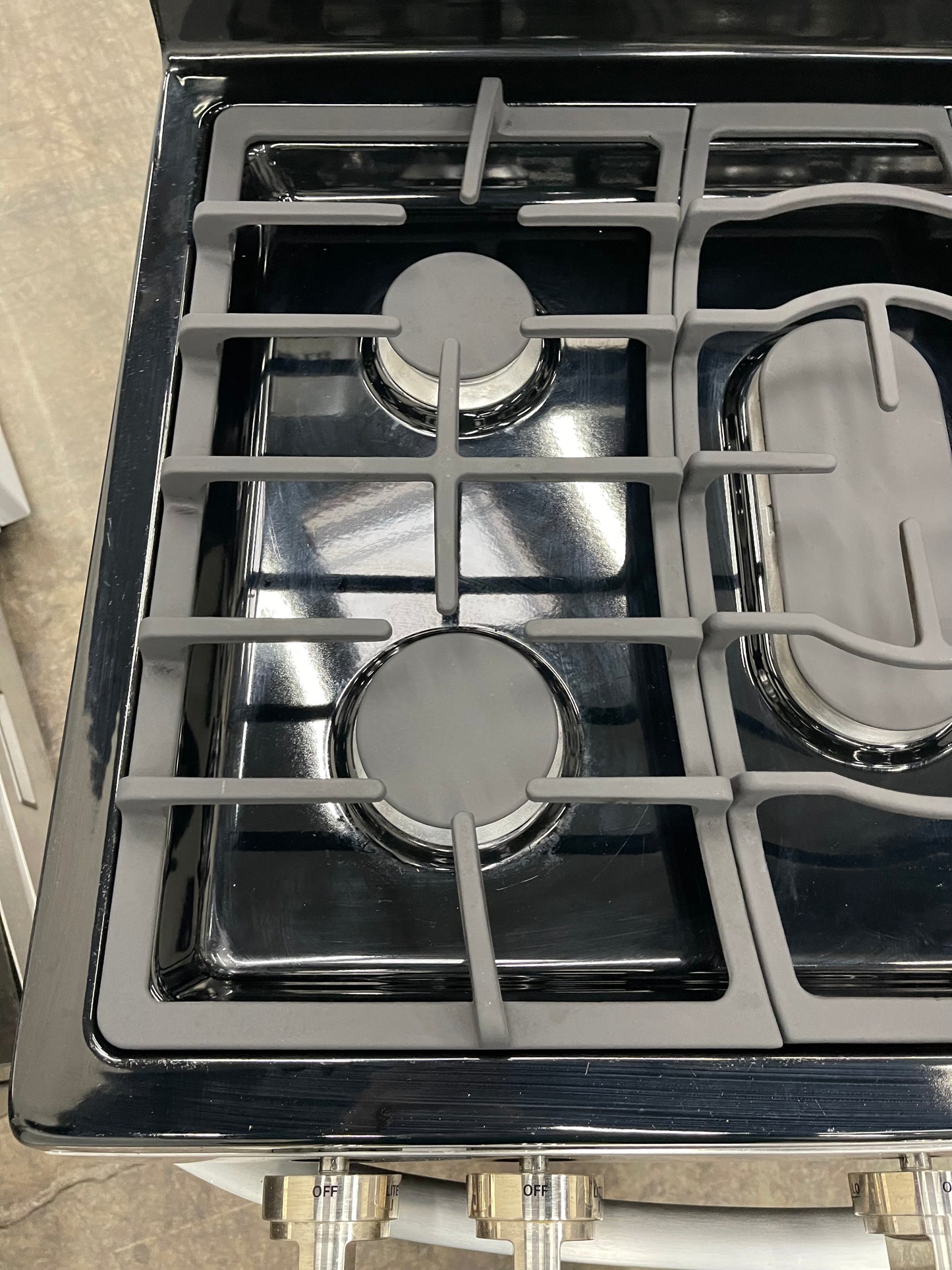 LG  LRG3061ST
30 Inch Gas Range with 20 Minute EasyClean ,Mode, Brilliant Blue Interior, Griddle Accessory, 5 Sealed Burners, 5.4 cu. ft. Oven and Storage Drawer: Stainless Steel