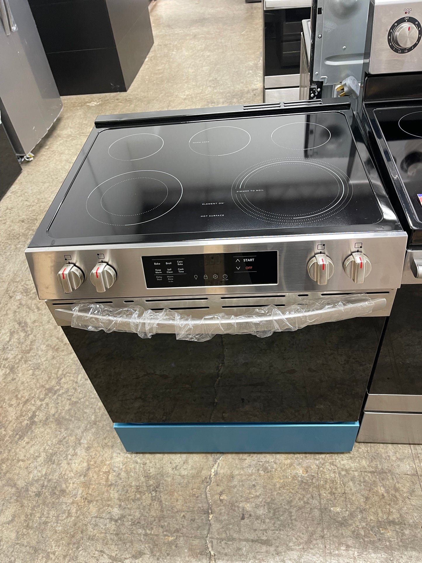 Frigidaire 30-in Glass Top 5 Burners 5.3 cu-ft Slide-In Electric Range in Stainless Steel-Model #FCFE3062AS