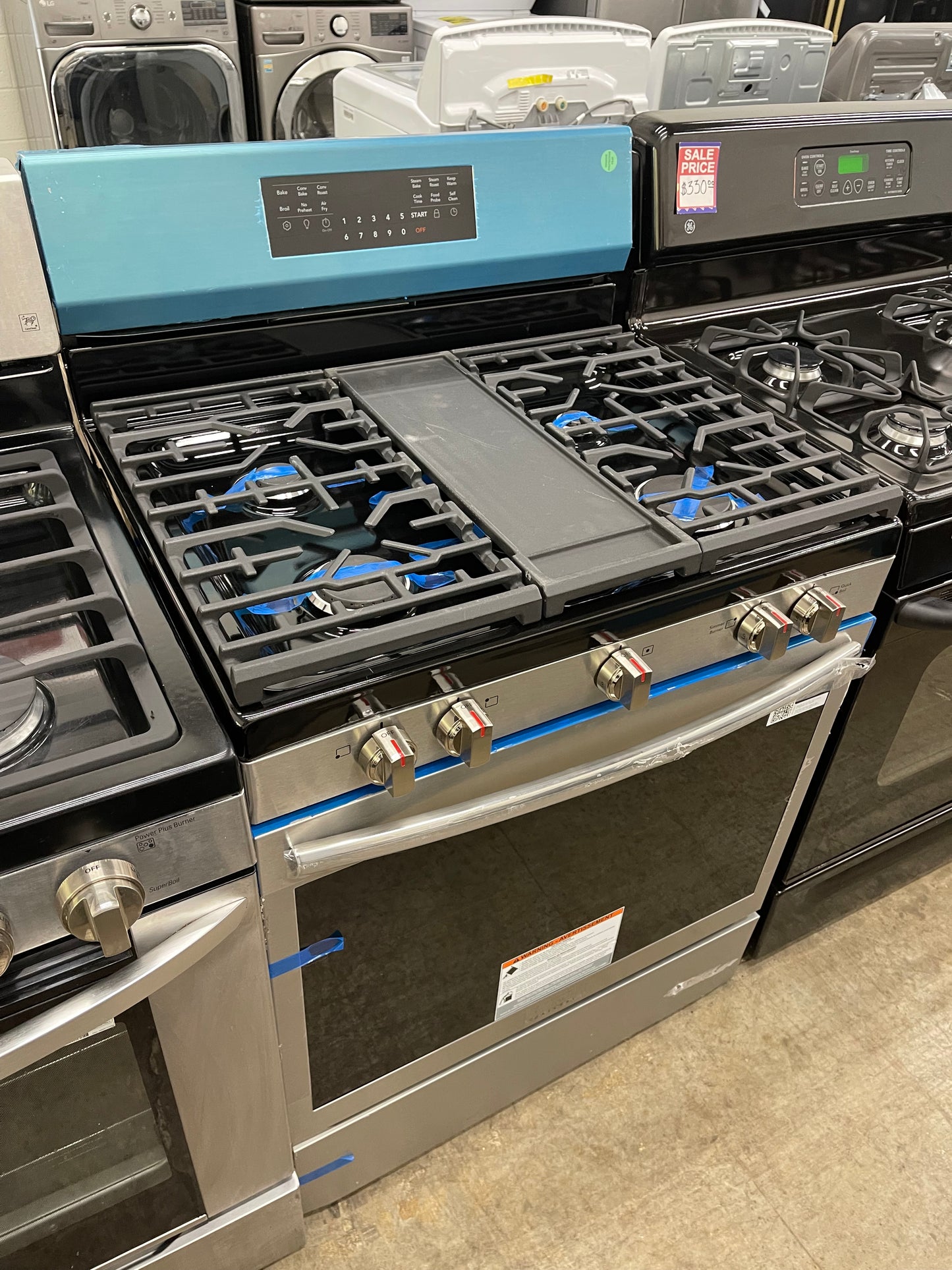 Frigidaire Gallery 30 in 5.1 cu-ft Gas Range with No Preheat + Air Fry in Smudge Proof Black Stainless Steel-Model #GCRG3060BDA