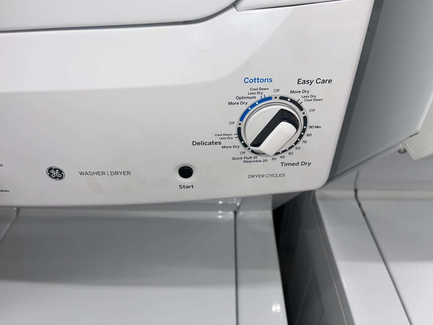 GE Unitized Spacemaker® ENERGY STAR 3.9 cu. ft. Capacity Washer with Stainless Steel Basket and 5.9 cu. ft. Capacity Electric Dryer

Model #:GUD27EESNWW