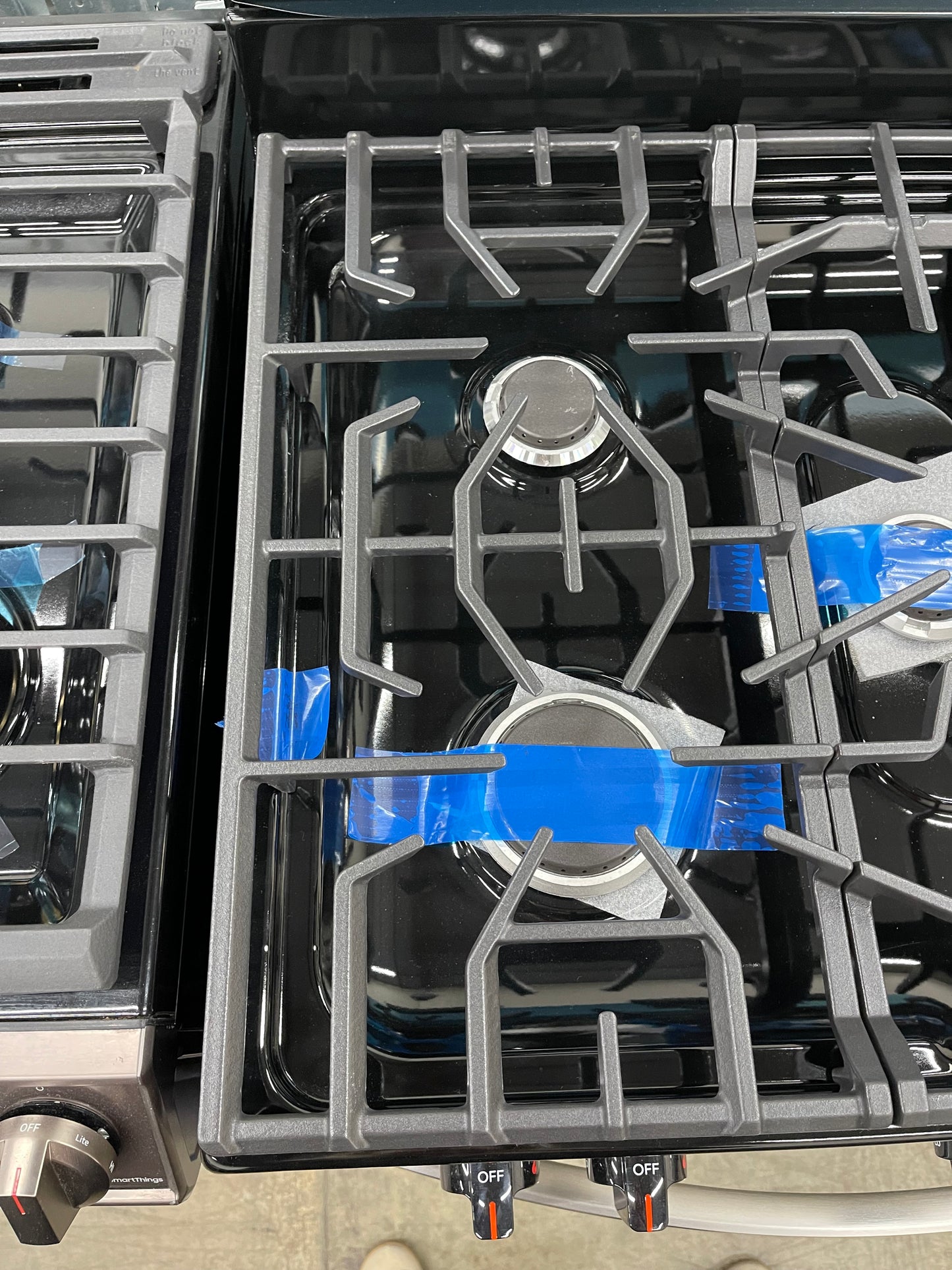 Frigidaire 30-in 5 Burners 5.1-cu ft Freestanding Gas Range in Stainless Steel-Model #FCRG3052BS