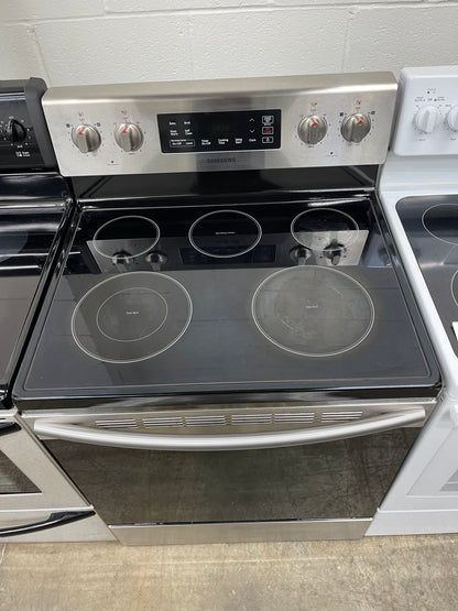 Samsung  NE59M4310SS
30 Inch Freestanding Electric Range with Flexible Cooktop, Dual Elements, Self-Clean, Warming Center, 5 Heating Elements, 5.9 cu. ft. Capacity, Storage Drawer and Sabbath Mode: Stainless Steel