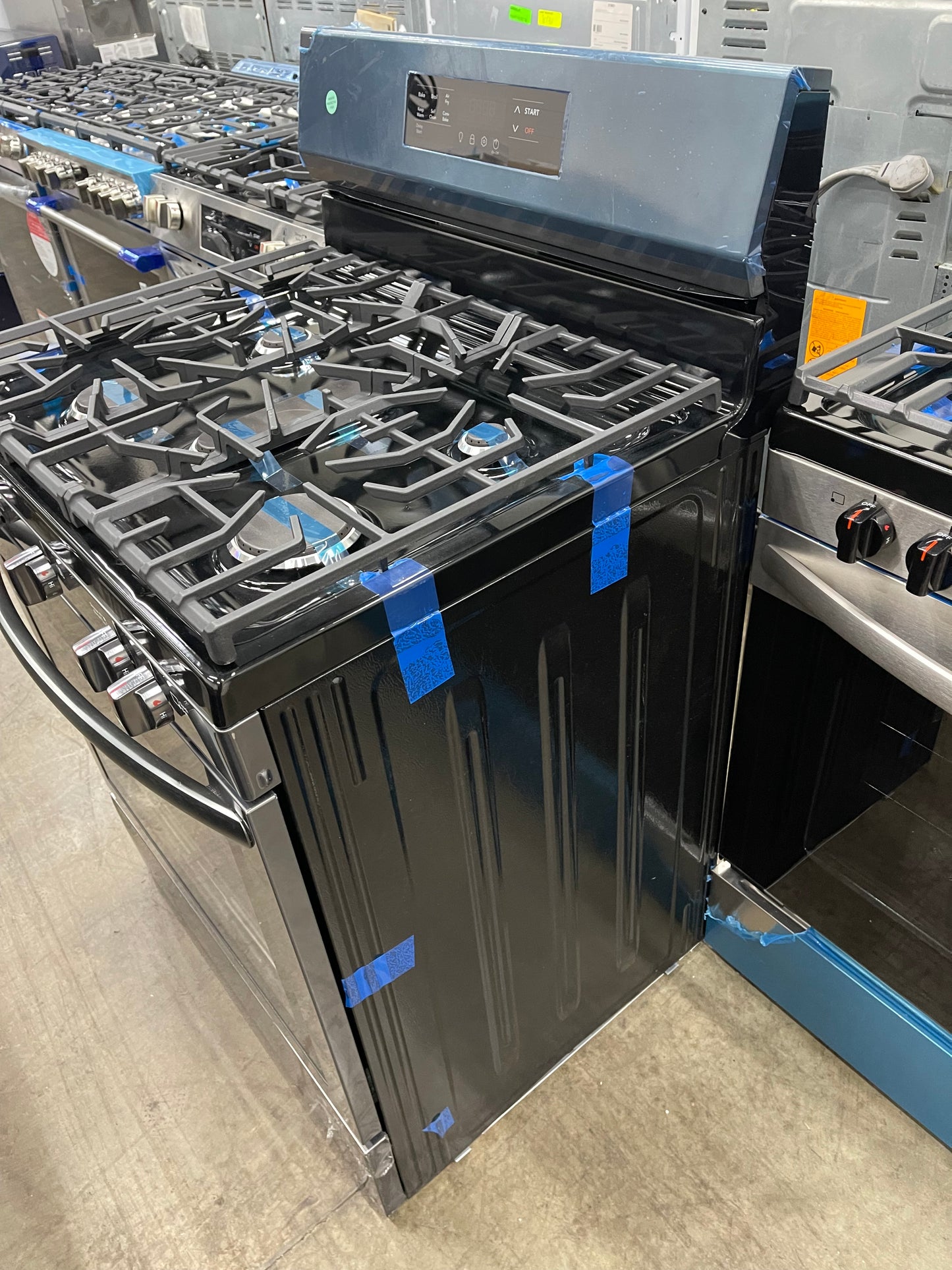 Frigidaire  FCRG3083AD
30 Inch Freestanding Gas Range with 5 Sealed Burners, 5.1 cu. ft. Convection Oven, Quick Boil Burner, Simmer Burner, Storage Drawer, Air Fry, and Self Clean: Black Stainless Steel