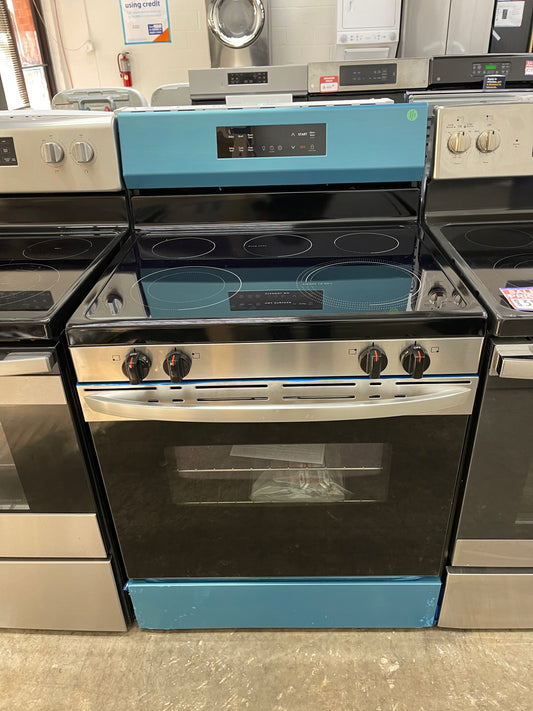 Frigidaire  FCRE3062AS
30 Inch Freestanding Electric Range with 5 Elements, 5.3 cu. ft. Capacity
