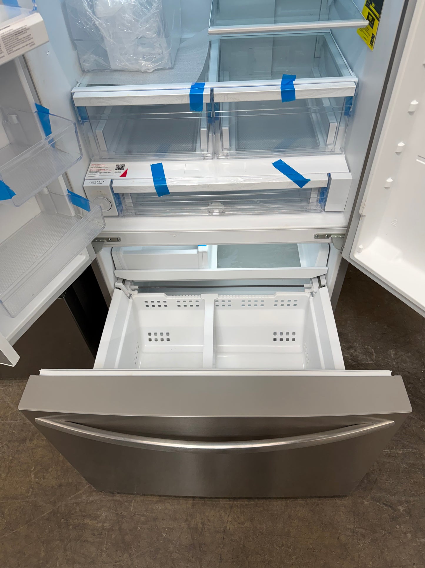 Frigidaire  FRFN2813AF
36 Inch Freestanding French Door Refrigerator with 28.8 cu. ft. Capacity, 3 Glass Shelves, Full-Width Drawer, Gallon Door Bins, EvenTemp Cooling, Internal Water Dispenser, and ENERGY STAR