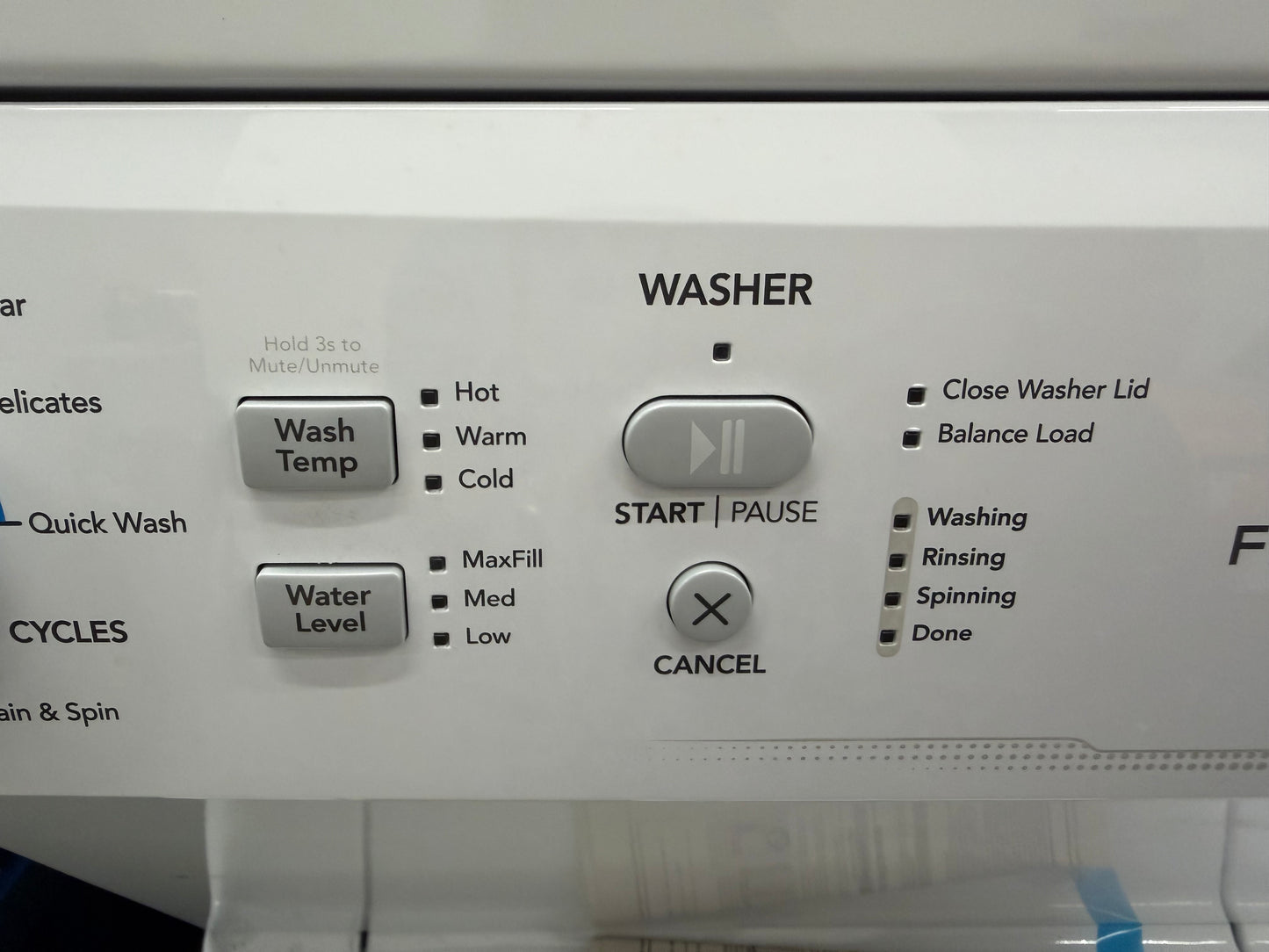 Frigidaire  FLCE7522AW
27 Inch Electric Laundry Center with 3.9 Cu. Ft. Washer Capacity, 10 Wash Cycles, 5.6 cu. ft. Dryer Capacity, 6 Dry Cycles, MaxFill Option, 4 Timed Dryer Cycles, and End-of-Cycle Signal