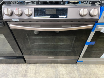 Samsung 30-in 5 Burners 6-cu ft Self-cleaning Air Fry Convection Oven Slide-in Smart Gas Range in Tuscan Stainless Steel-Model #NX60T8511ST