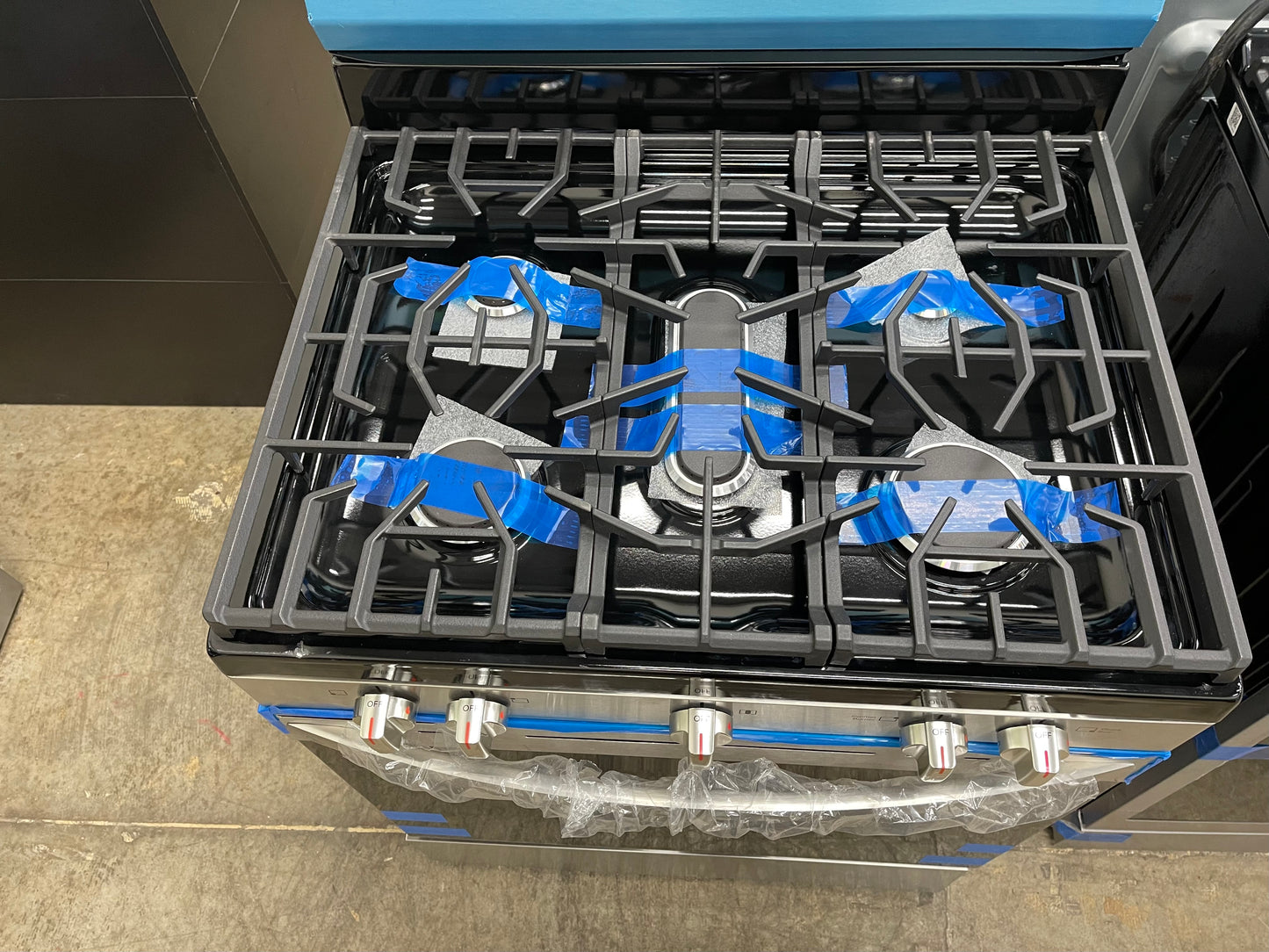 Frigidaire 30" Freestanding Gas Range in Stainless Steel