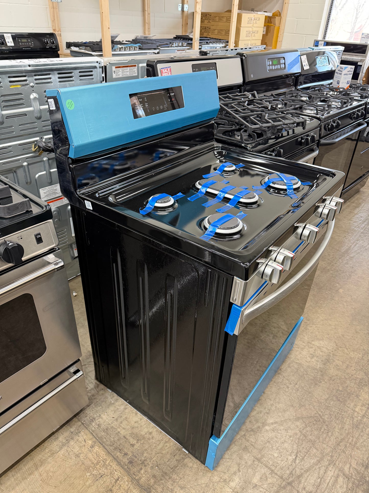 Frigidaire 30-in 5 Burners 5.1-cu ft Air Fry Convection Oven Freestanding Gas Range in Stainless Steel-Model #FCRG3083AS