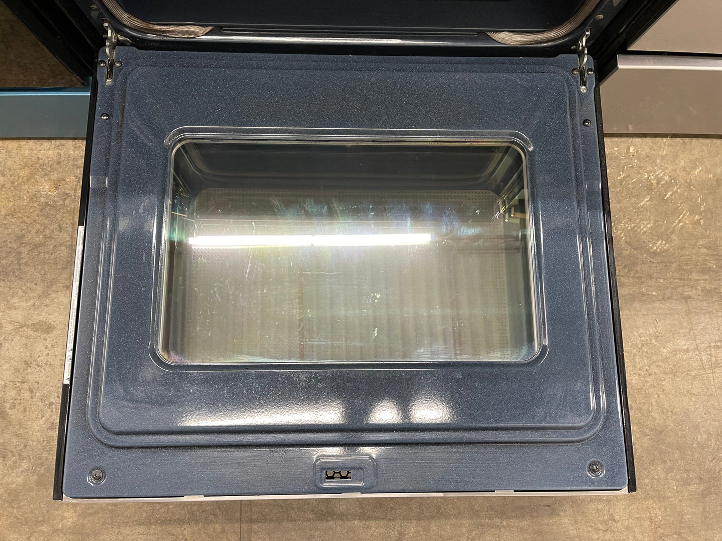 Samsung  FTQ352IWUX
30 Inch Freestanding Electric Range with 5 Elements Including Dual Burners, 5.9 cu. ft. 3-Fan True European Convection Oven, Steam/Self Cleaning, Proofing, Sabbath Mode and Warming Drawer