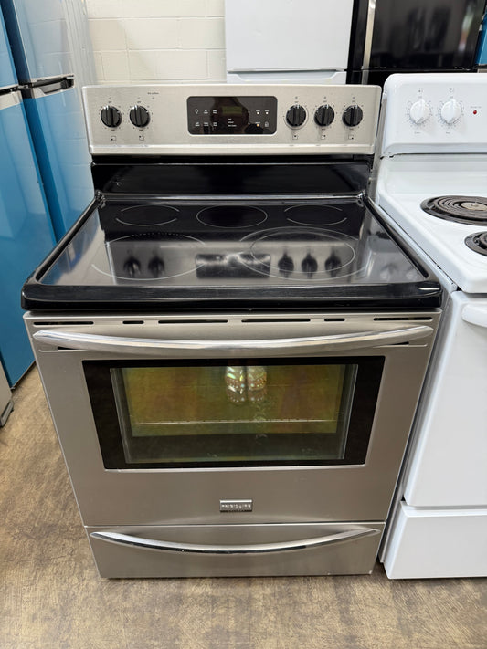 Frigidaire Gallery FGEF3042KFB 30” Freestanding Electric Range