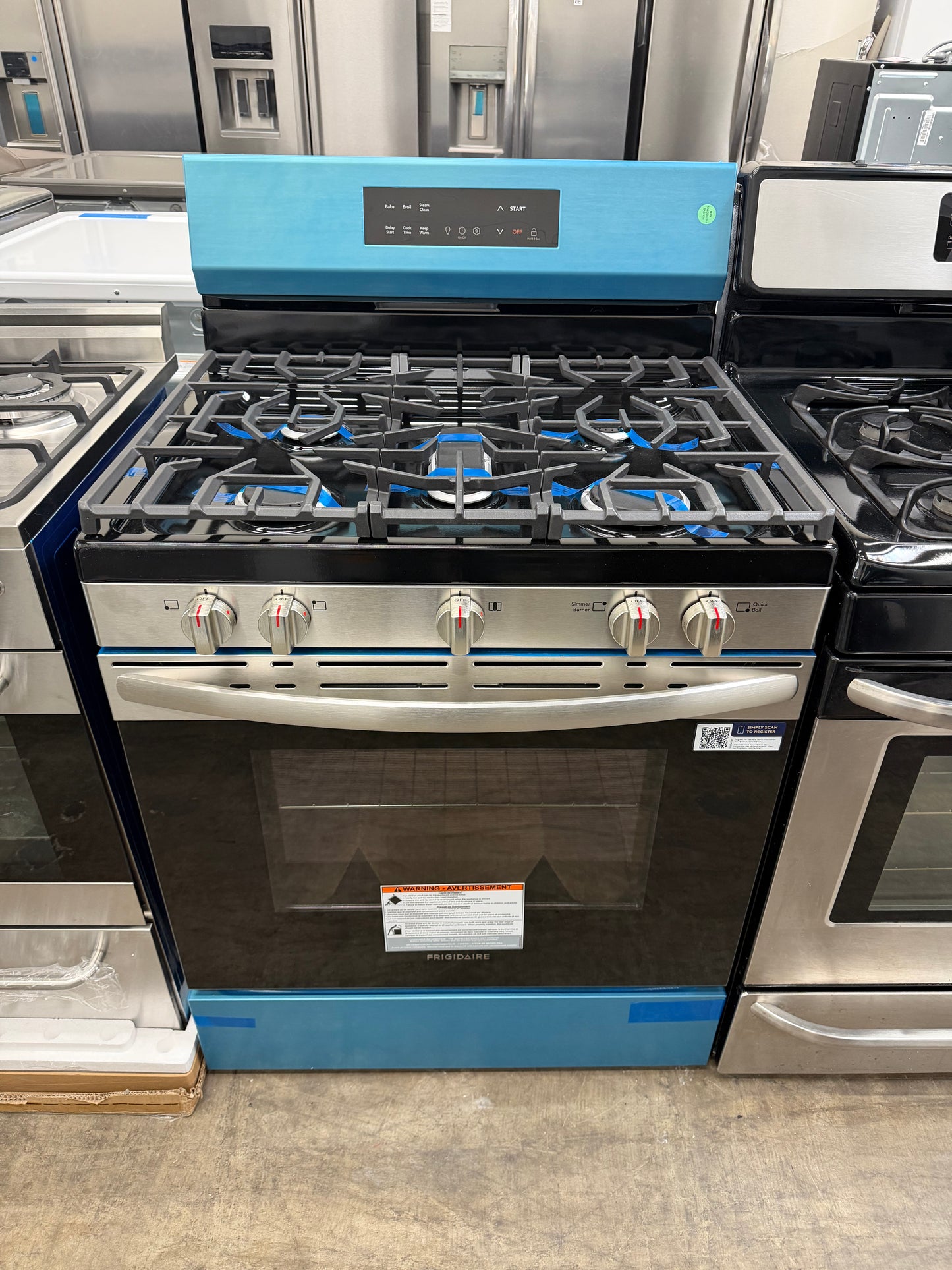 Frigidaire 30-in 5 burners 5.1-cu ft Freestanding Natural Gas Range in Stainless Steel-Model #FCRG306LAFB