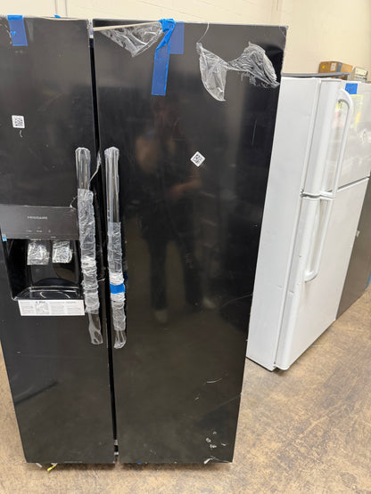 Frigidaire 25.6-cu ft Standard-Depth 36-in Wide Side-by-Side Refrigerator with Ice Maker ,Water and Ice Dispenser ( Black )