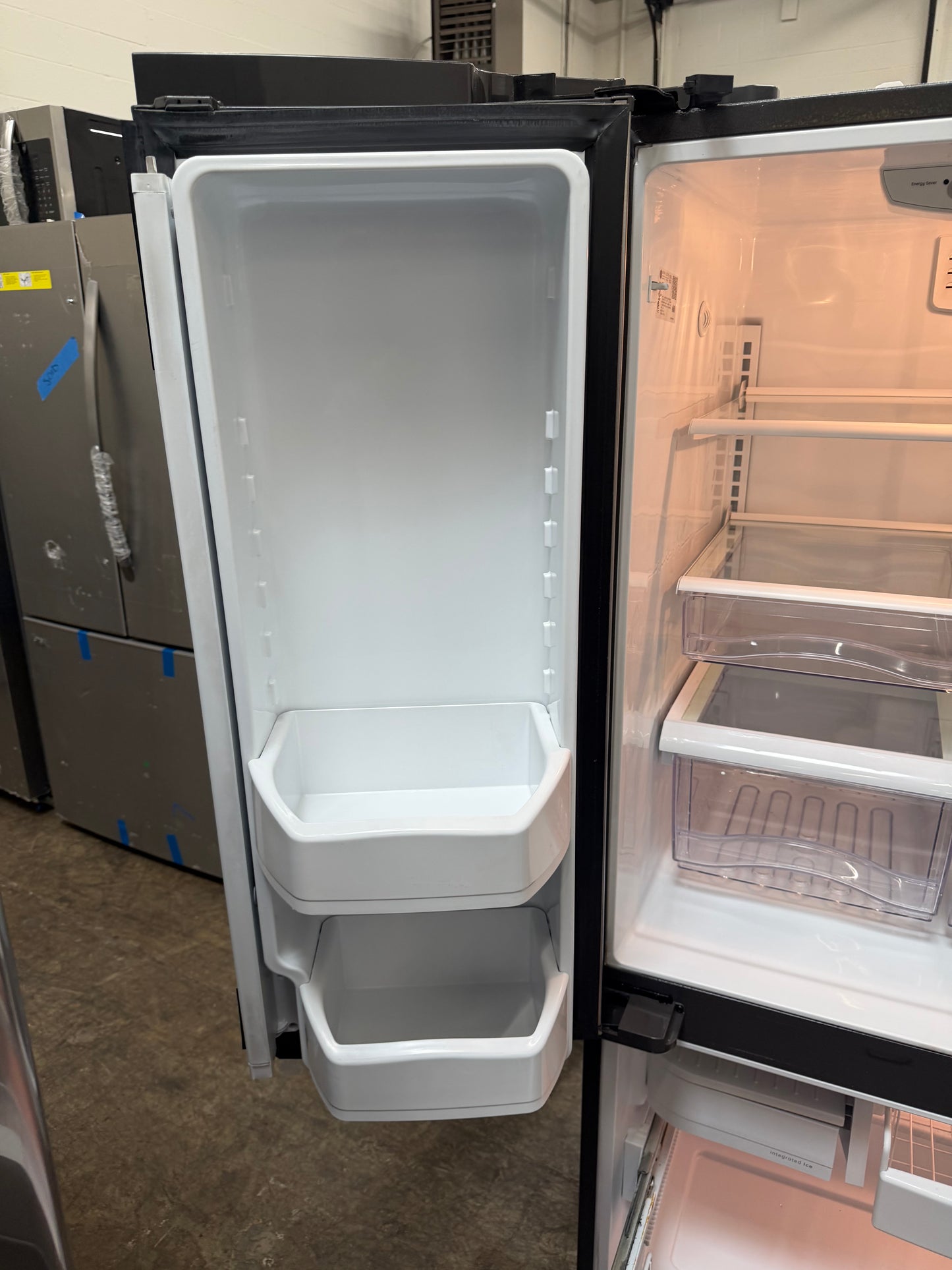 GE 33in  French Door Refrigerator Model: GNS22ESEBFSS