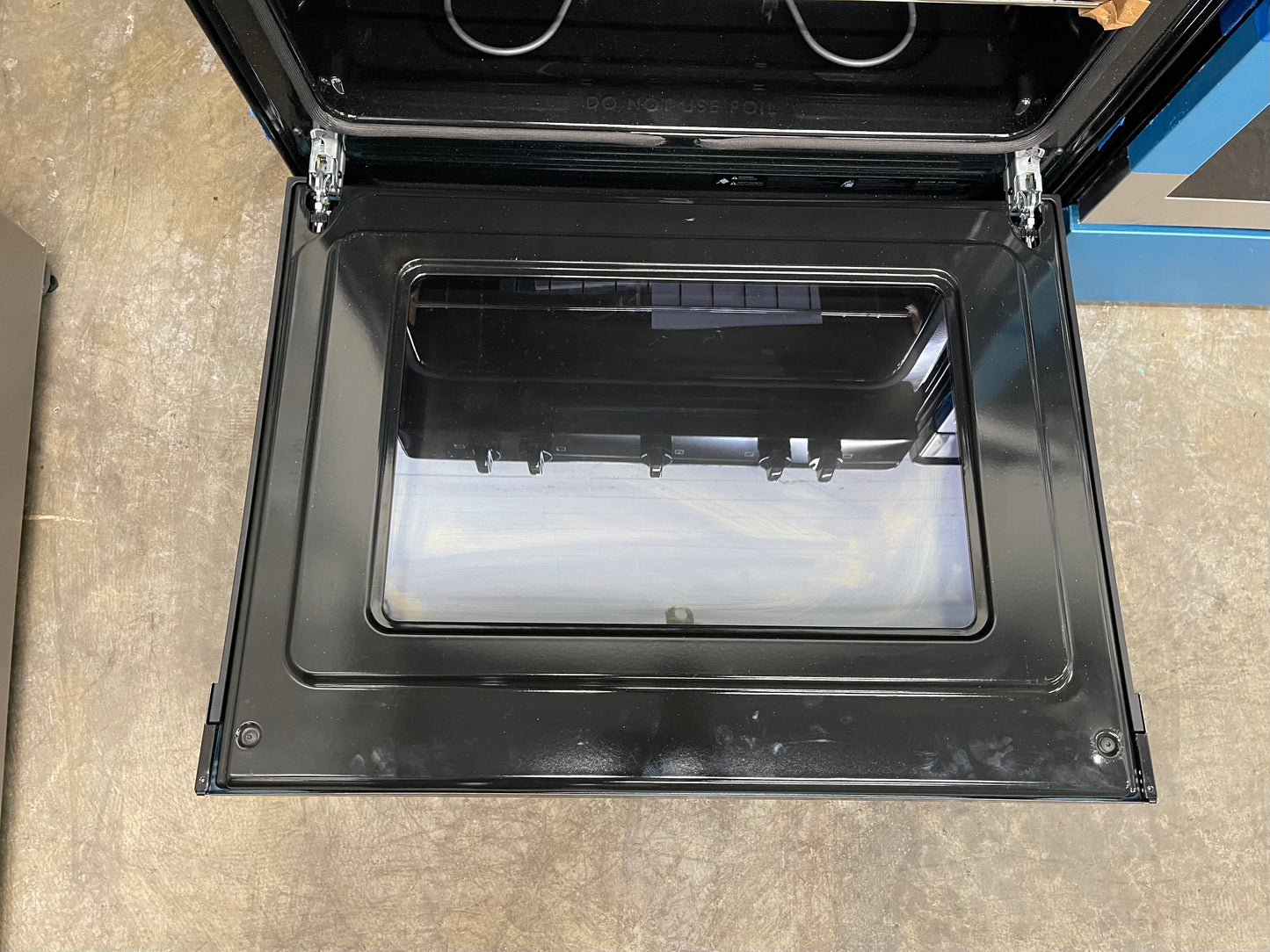 Frigidaire 30 in. 5 Burner Element Freestanding Electric Range in Black with Dual Expandable Element and Quick Boil