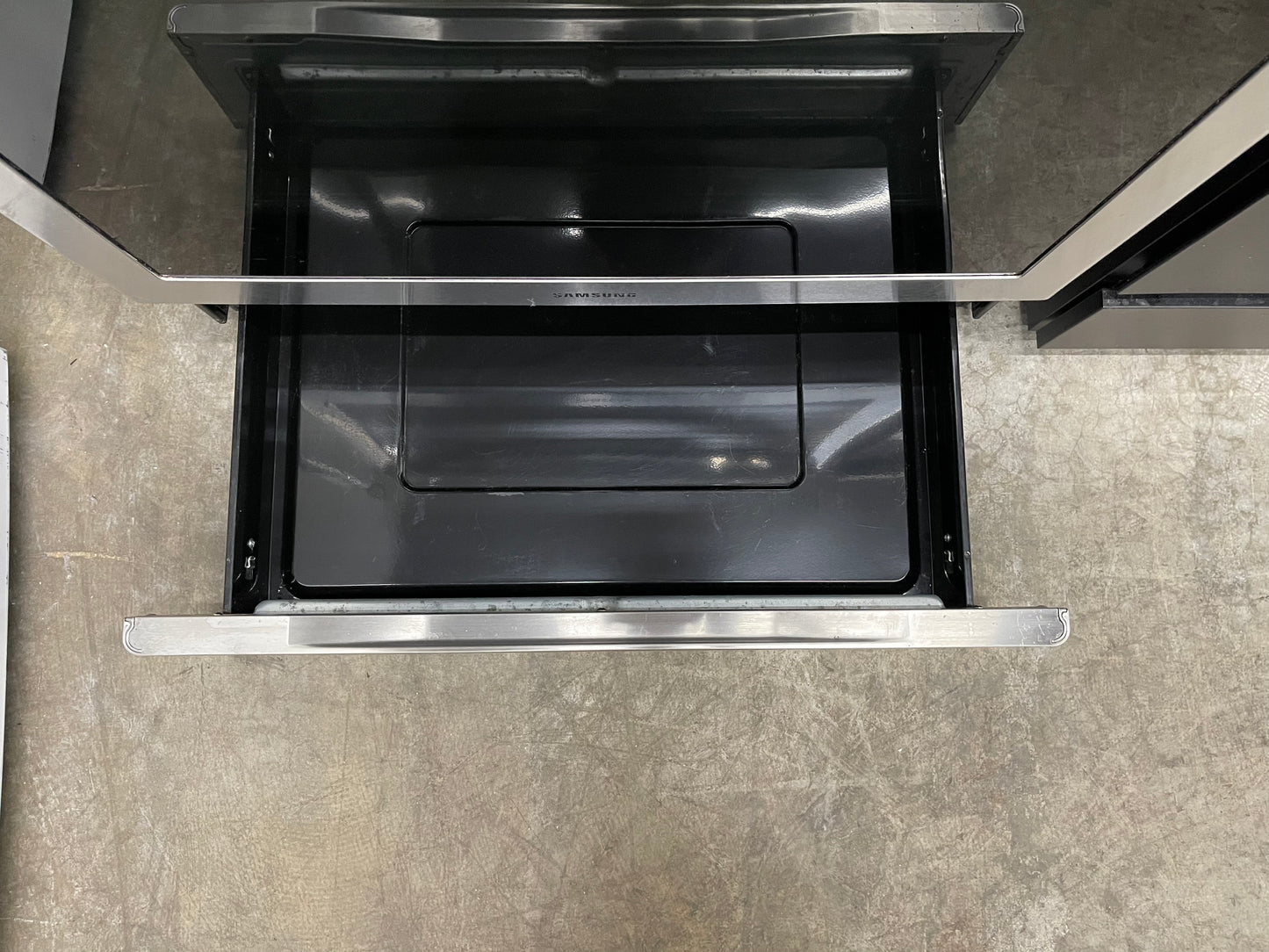 Samsung  NE58F9500SS
30 Inch Slide-In Electric Range with 5 Radiant Elements, 5.8 cu. ft. Oven Capacity, Dual Convection Cooking, Self Clean with Steam and Temperature Probe