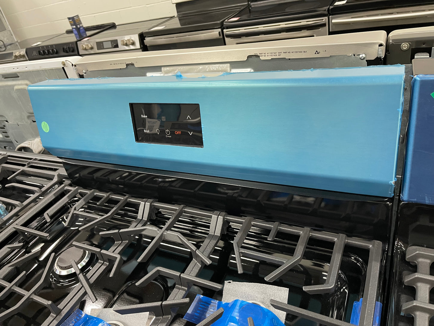 Frigidaire 30-in 5 Burners 5.1-cu ft Freestanding Gas Range in Stainless Steel-Model #FCRG3052BS