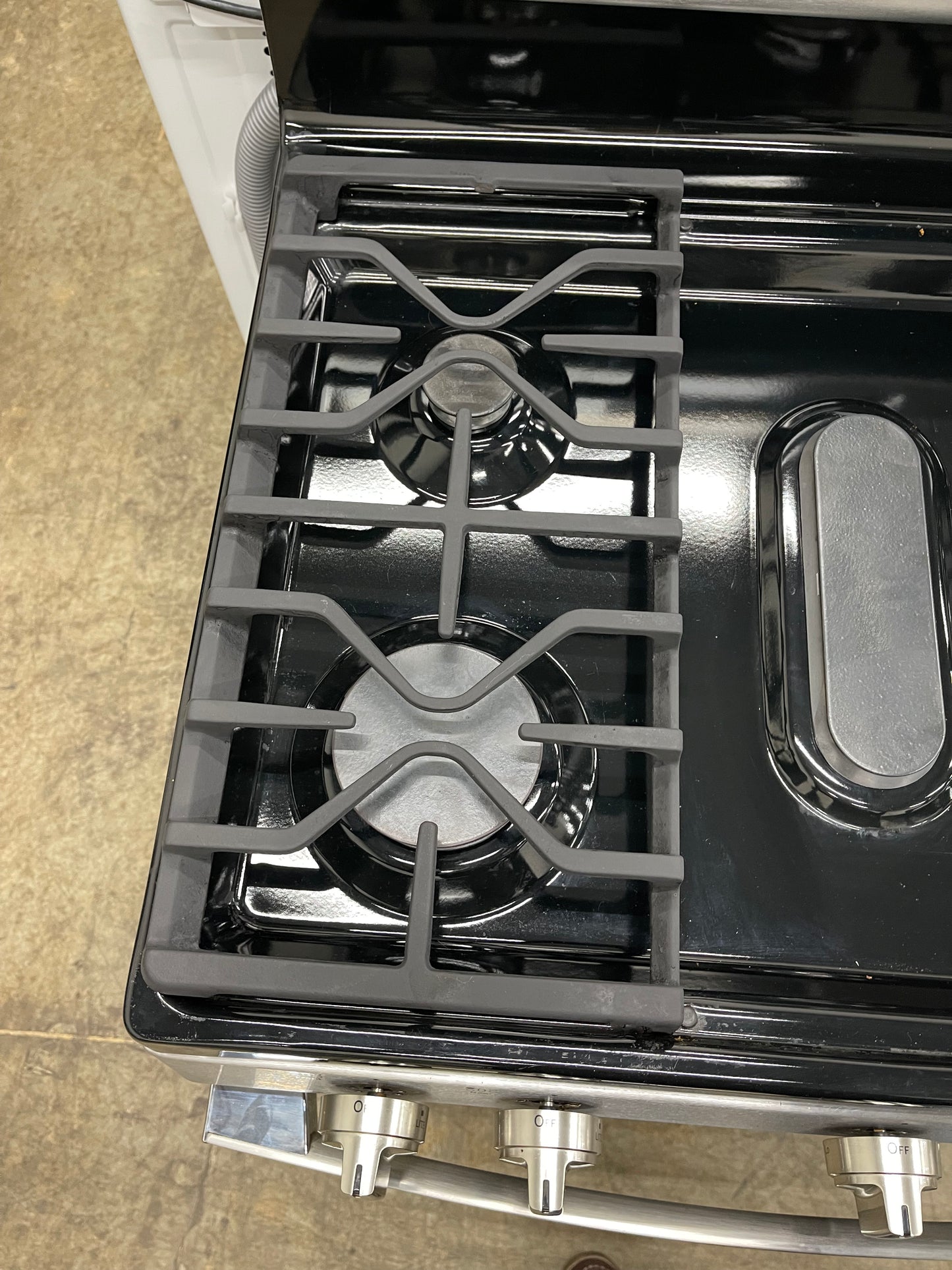 GE 30 in. 5.0-cu. ft. Freestanding Gas Range in Stainless Steel-Model #JGBS66REK3SS