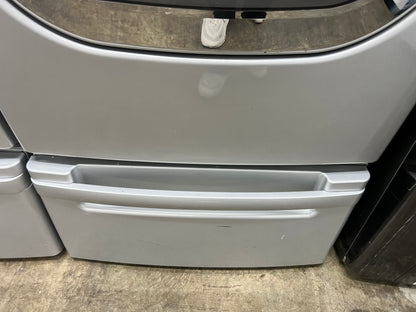 LG Front-Load 4.5-cu ft Washer and 7.4-cu ft Electric Dryer Set in Pure Silver
