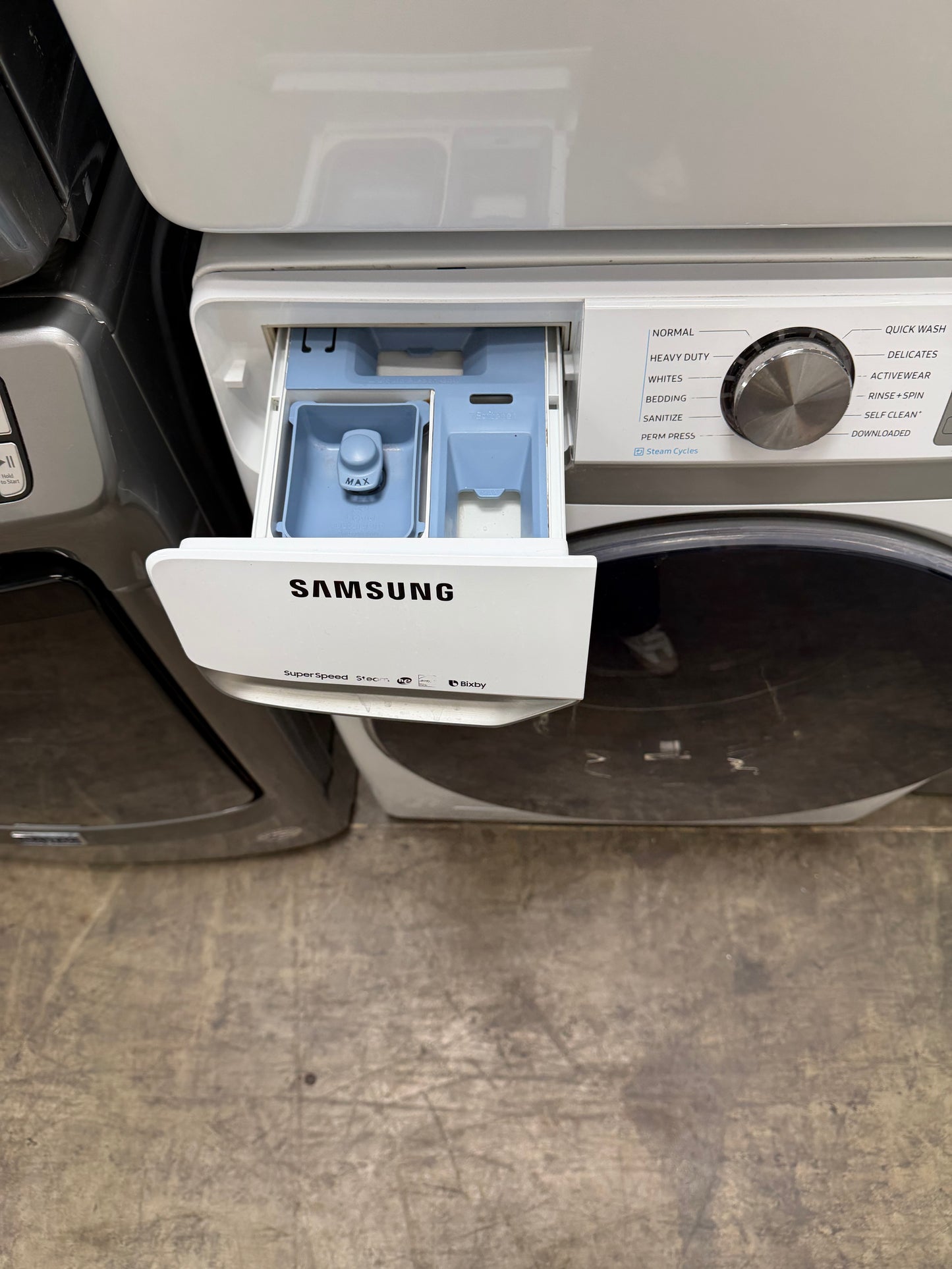 Samsung  WF45R6300AW
27 Inch Front Load Smart Washer with 4.5 Cu. Ft. And Samsung  DVE45R6300W
27 Inch Electric Smart Dryer with 7.5 cu. ft.