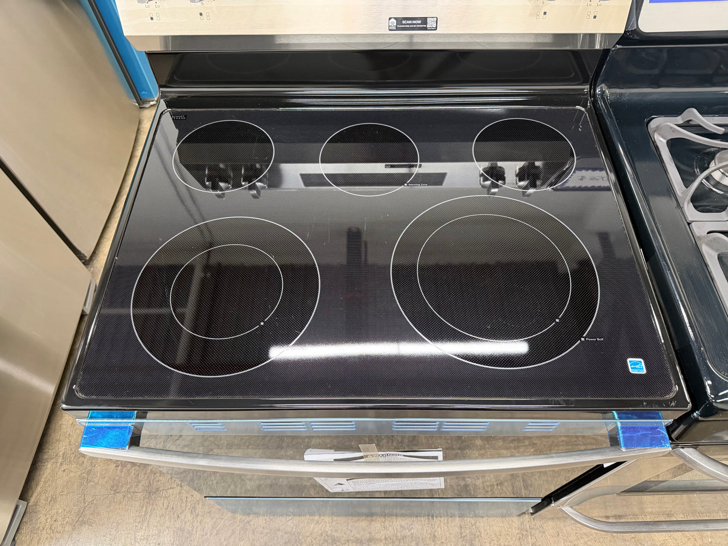 GE 600 Series  GRF600AVSS
30 Inch Freestanding Gas Range