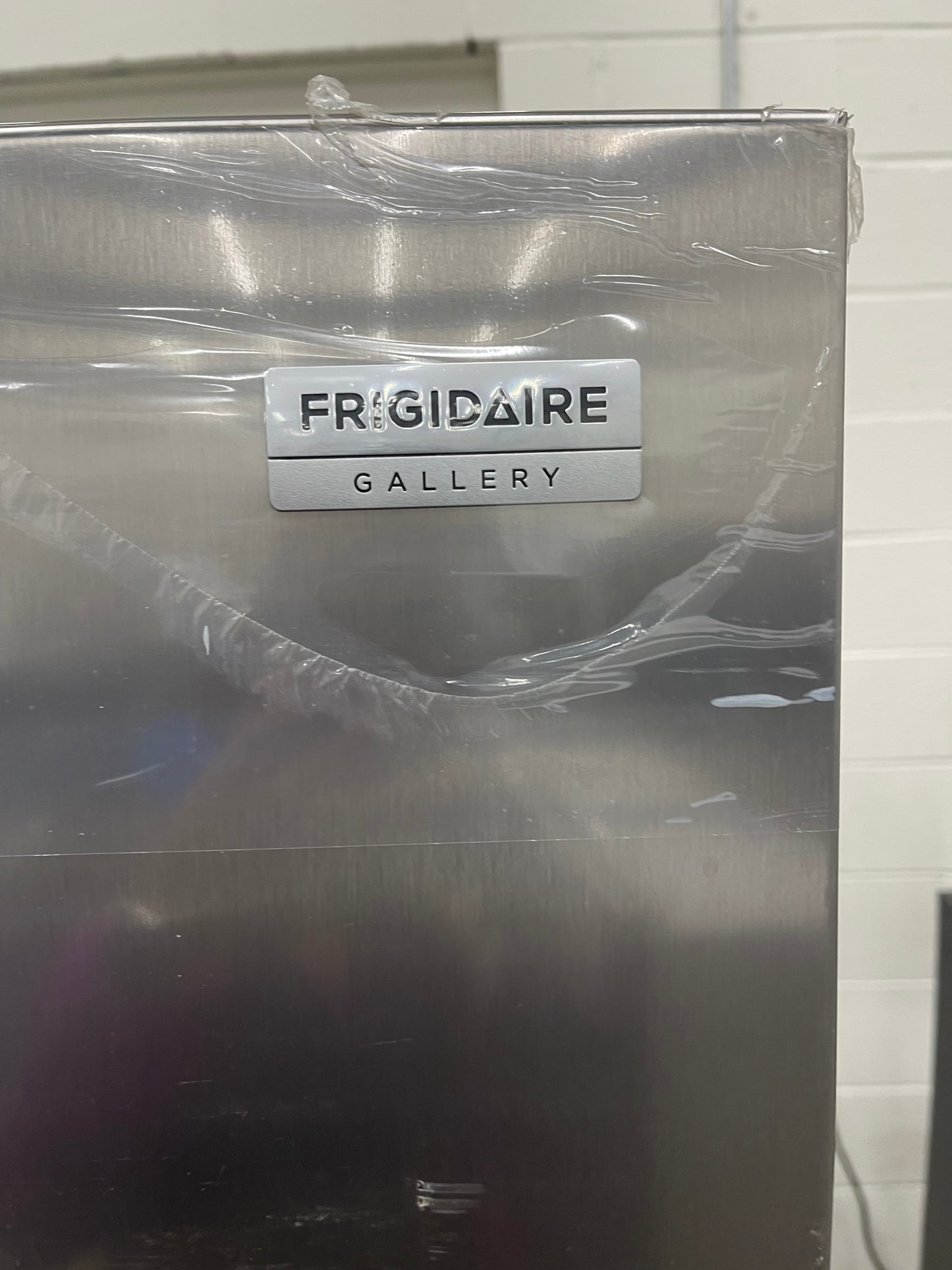 Frigidaire Gallery 22 Cu. Ft. 33" Standard-Depth Side-by-Side Refrigerator
GRSS2352AF