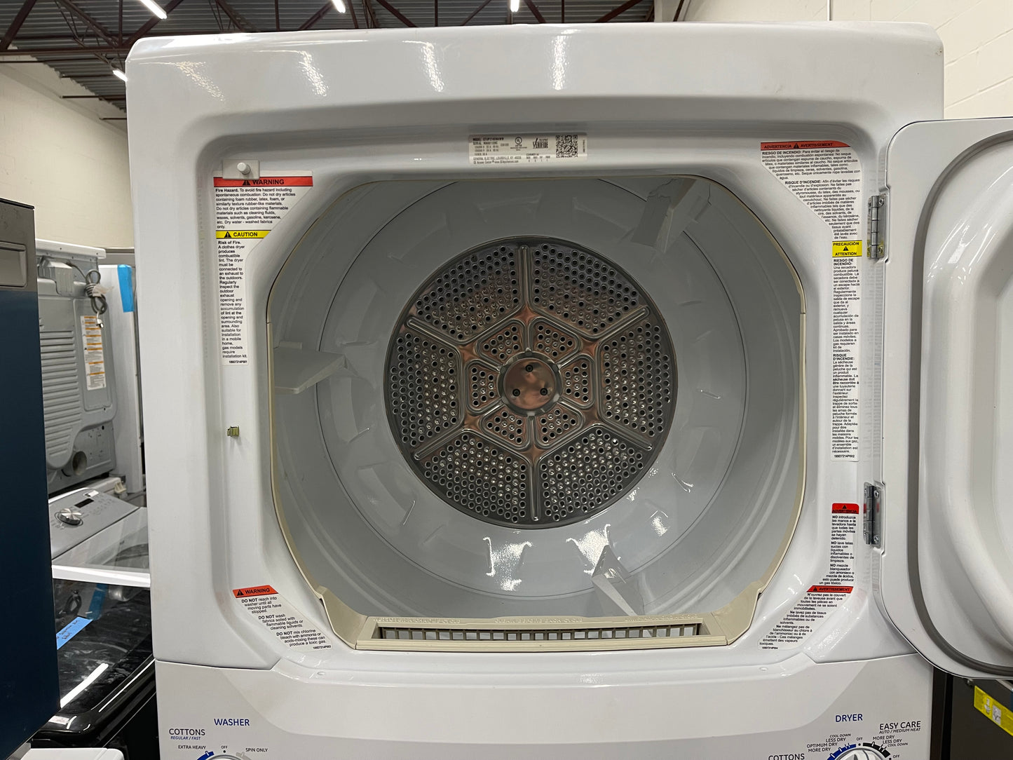 GE Spacemaker  GTUP270EMWW
27 Inch Electric Laundry Center with 3.3 cu. ft. Washer, 5.9 cu. ft. Dryer, 9 Wash Cycles, 4 Dry Cycles, Auto-Load Sensing and Cycle Status Lights