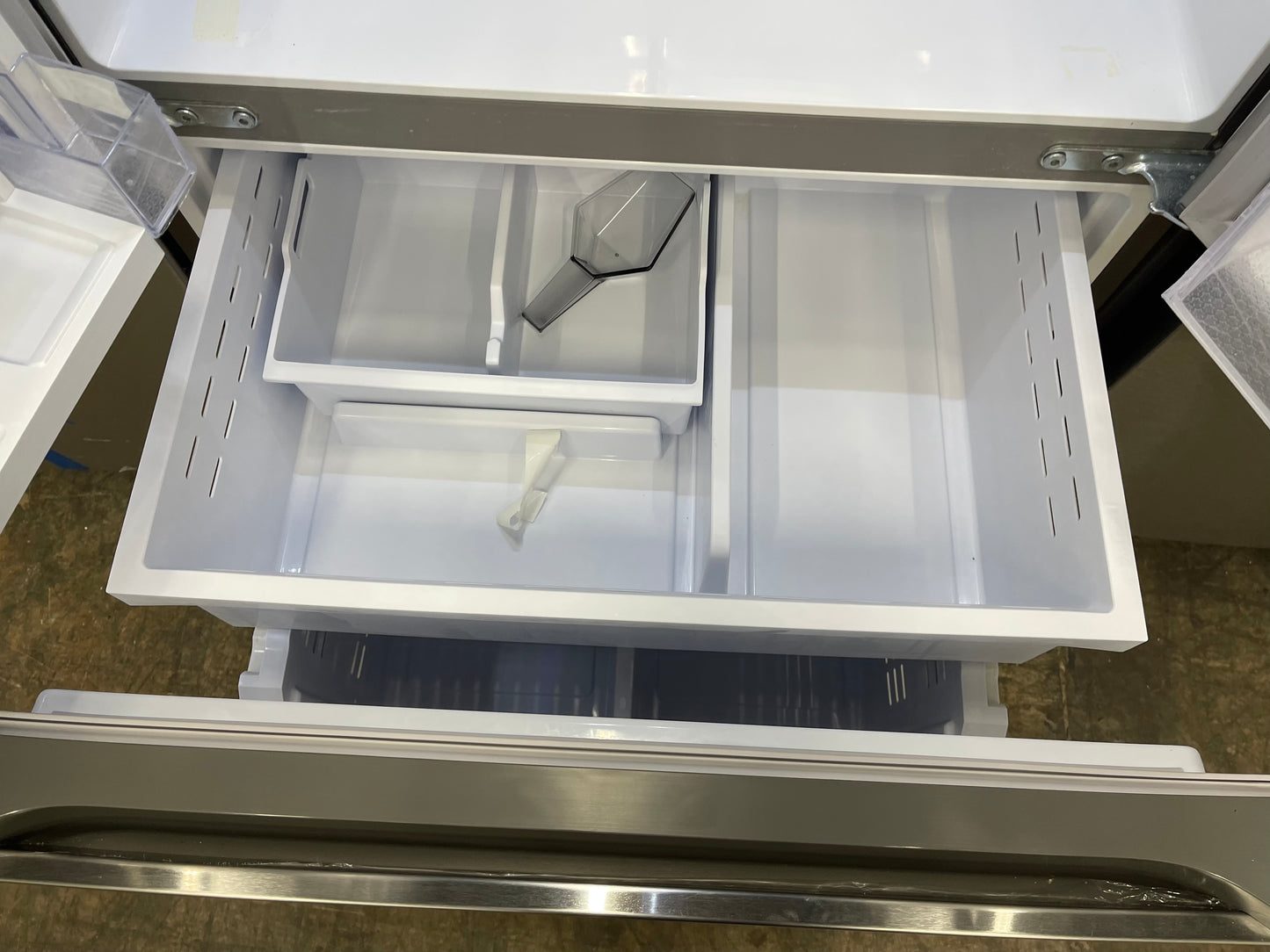 Samsung  RF25C5551SR
33 Inch Smart French Door Refrigerator with 24.5 Cu. Ft. Capacity, Beverage Center, AutoFill Water Pitcher, Dual Ice Maker, Power Cool & Freeze, Door Alarm, Wi-Fi Connectivity, ENERGY STAR Certified, and ADA Compliant