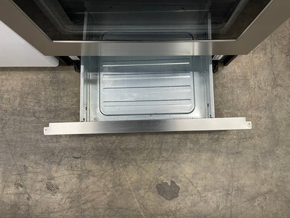 Overview
The Frigidaire FCRG305LAF is a 30-in freestanding gas range with five burners and a 5.0 cu ft capacity oven. It has a stainless steel exterior and a storage drawer. The cooktop features five sealed gas burners, including a 16,000 BTU Quick Boil B