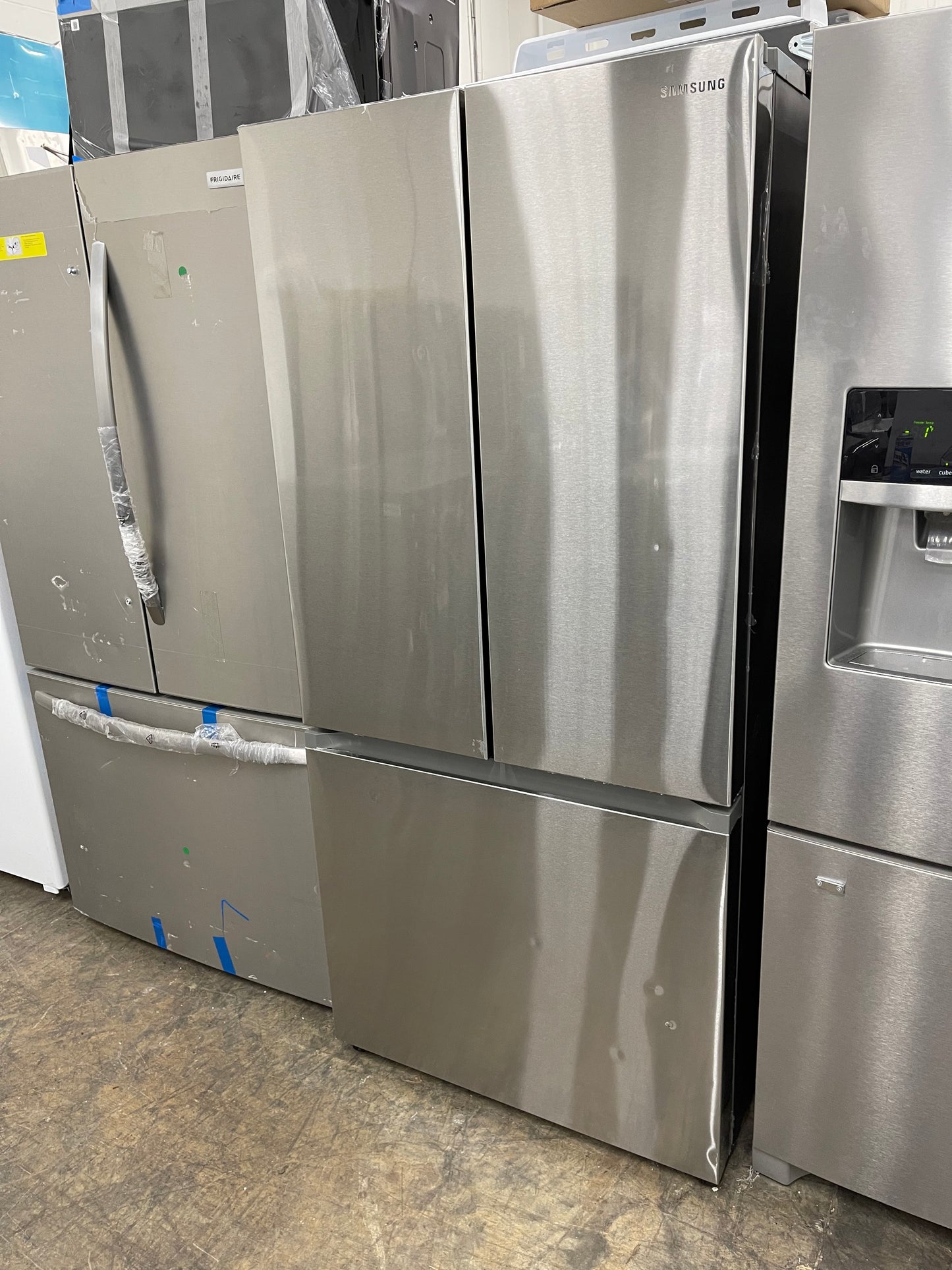 Samsung  RF25C5551SR
33 Inch Smart French Door Refrigerator with 24.5 Cu. Ft. Capacity, Beverage Center, AutoFill Water Pitcher, Dual Ice Maker, Power Cool & Freeze, Door Alarm, Wi-Fi Connectivity, ENERGY STAR Certified, and ADA Compliant