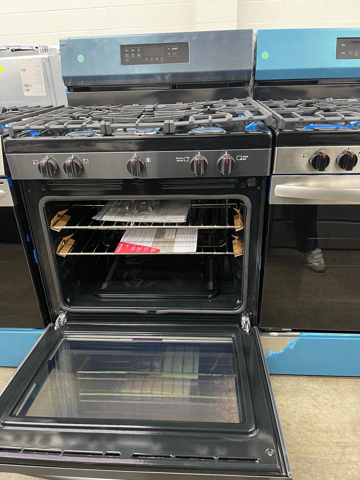 Frigidaire  FCRG3083AD
30 Inch Freestanding Gas Range with 5 Sealed Burners, 5.1 cu. ft. Convection Oven, Quick Boil Burner, Simmer Burner, Storage Drawer, Air Fry, and Self Clean: Black Stainless Steel