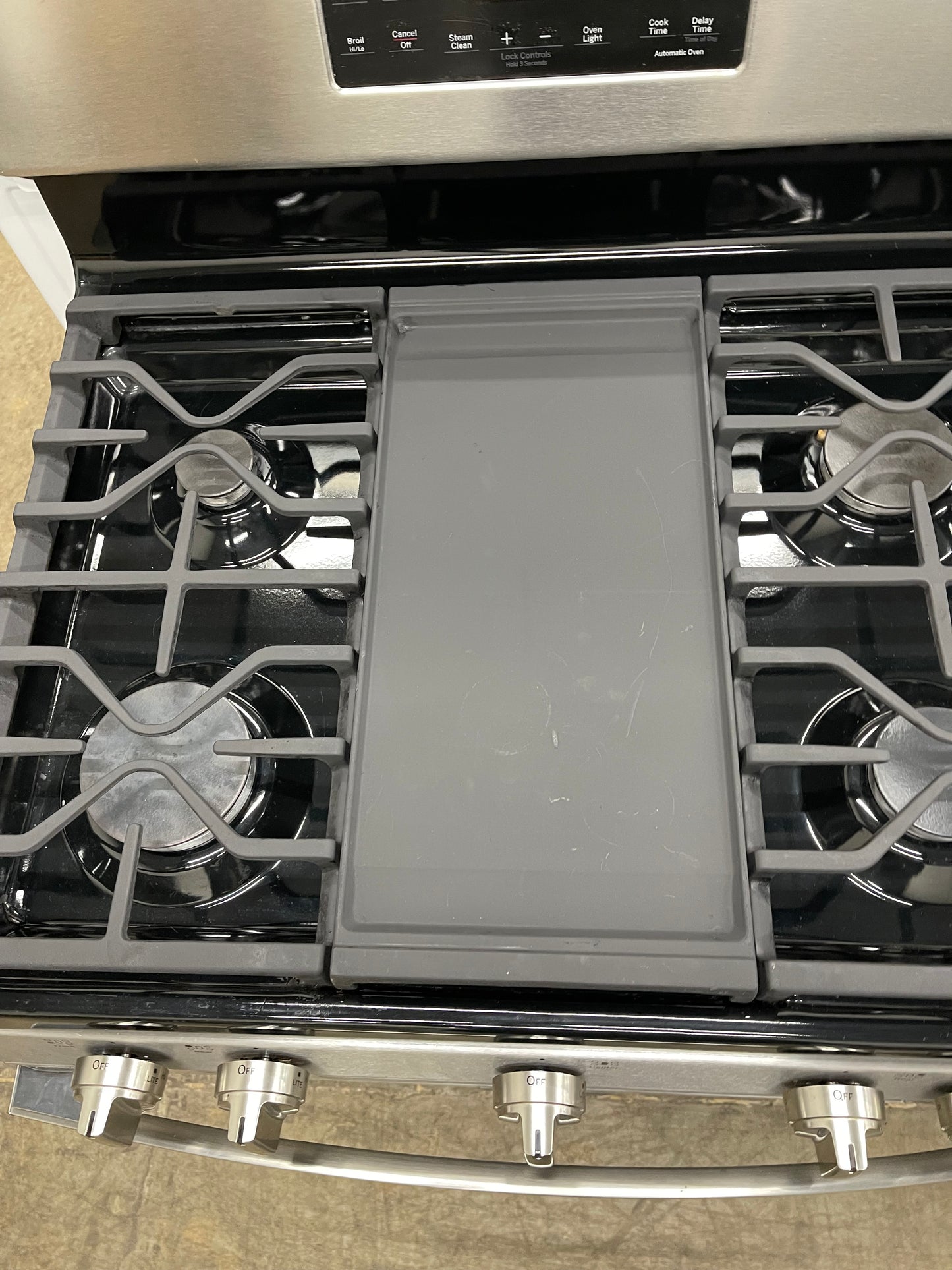 GE 30 in. 5.0-cu. ft. Freestanding Gas Range in Stainless Steel-Model #JGBS66REK3SS