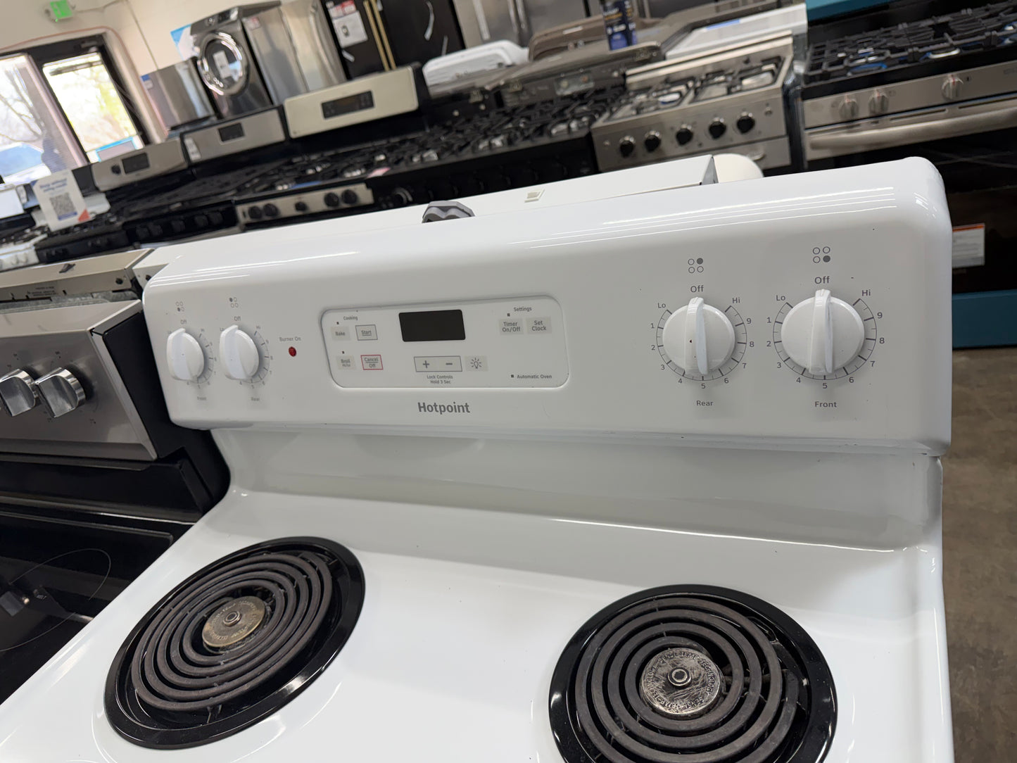 Hotpoint  RBS360DMWW
30 Inch Freestanding Electric Range with 5.0 Cu. Ft. Oven Capacity, Storage Drawer, Cooktop Indicator Light, Sensi-Temp, and Porcelain Cooktop: White