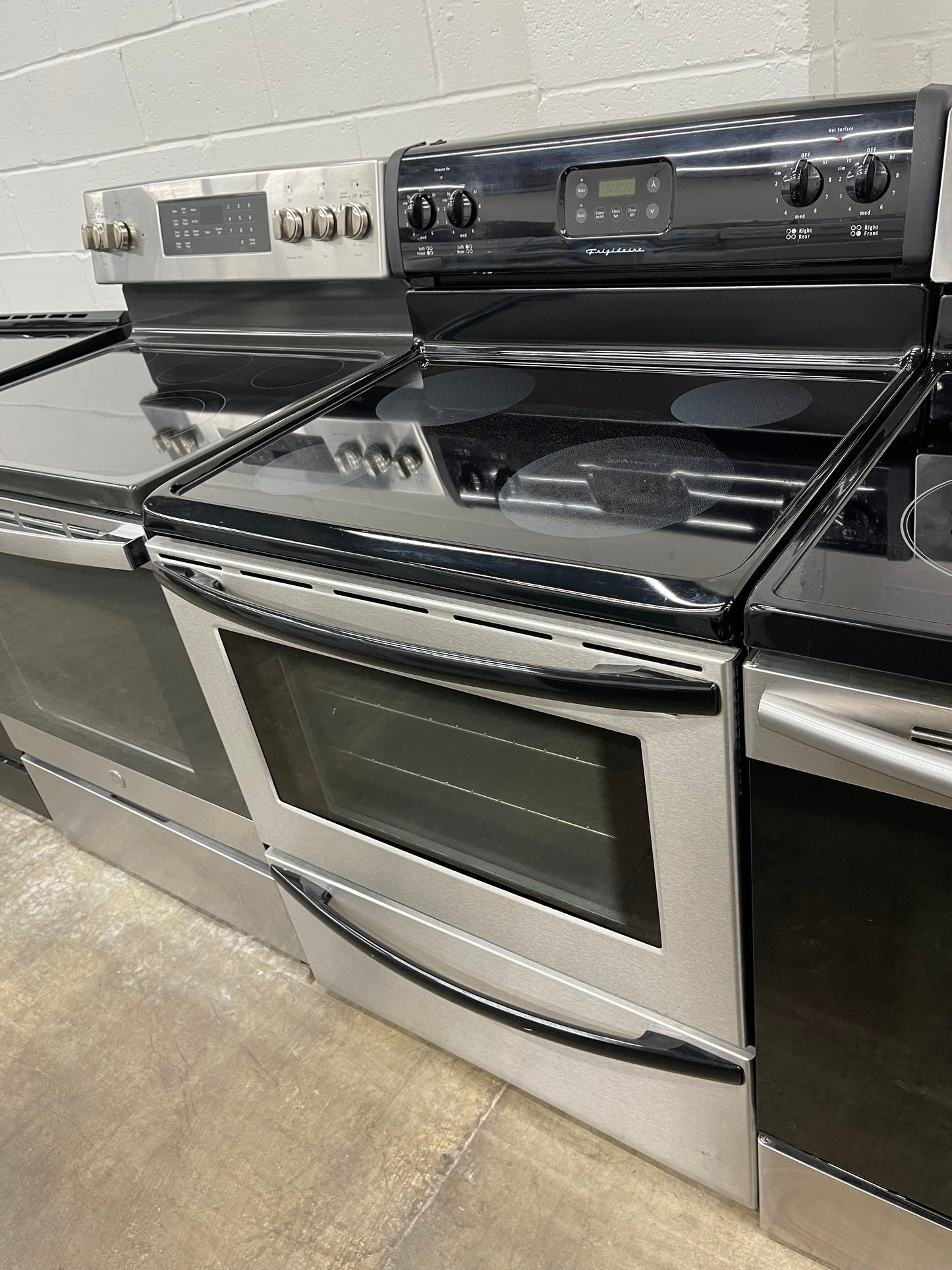 Frigidaire Freestanding Electric Range, Self Clean Oven, Ceramic Smoothtop
