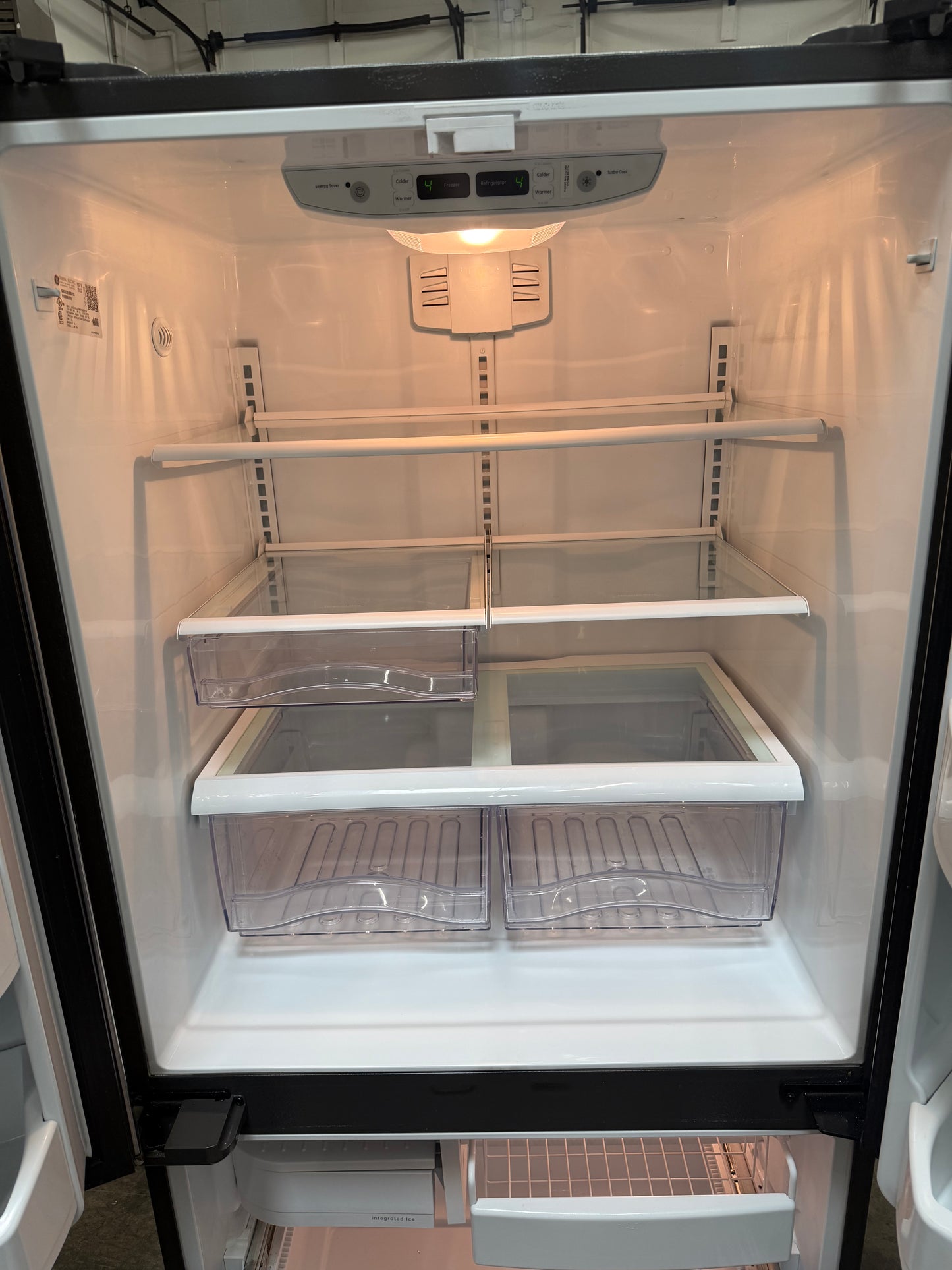 GE 33in  French Door Refrigerator Model: GNS22ESEBFSS